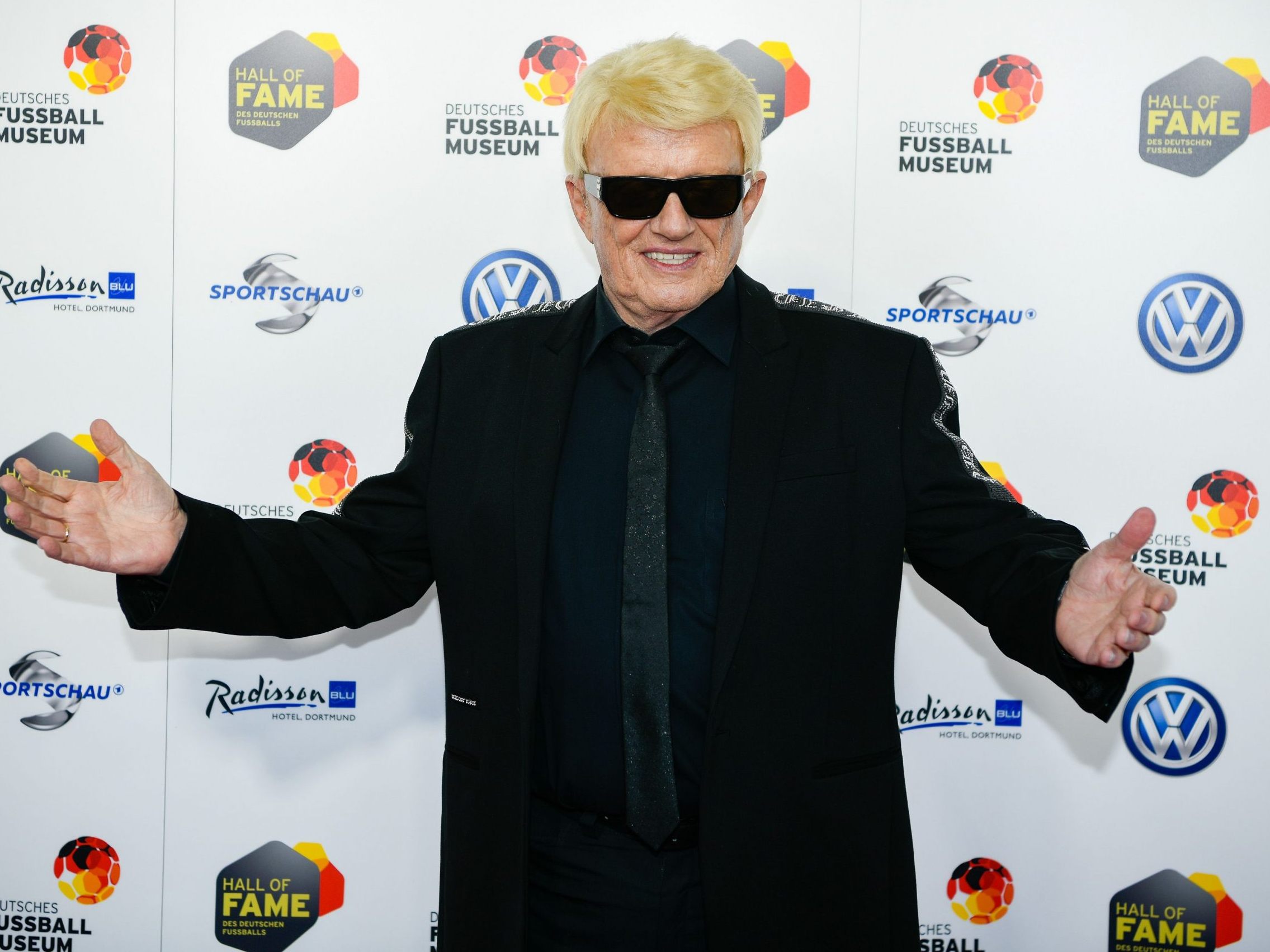 Schlager-Ikone Heino tritt nach langem Zögern erstmals mit einer eigenen Show am Ballermann auf Mallorca auf. Schlager-Ikone Heino tritt nach langem Zögern erstmals mit einer eigenen Show am Ballermann auf Mallorca auf.