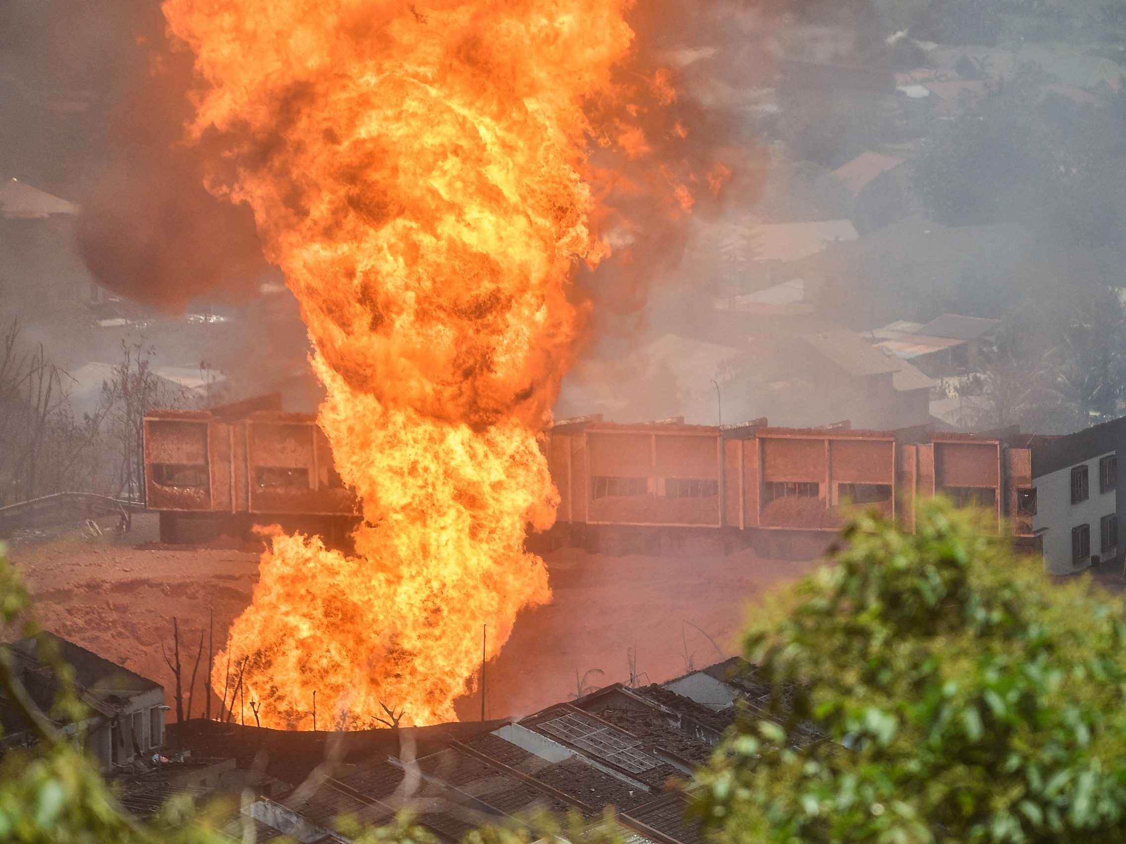 Bei der Explosion einer Gaspipeline in Malaysia sind mehr als 100 Menschen verletzt worden. Bei der Explosion einer Gaspipeline in Malaysia sind mehr als 100 Menschen verletzt worden.
