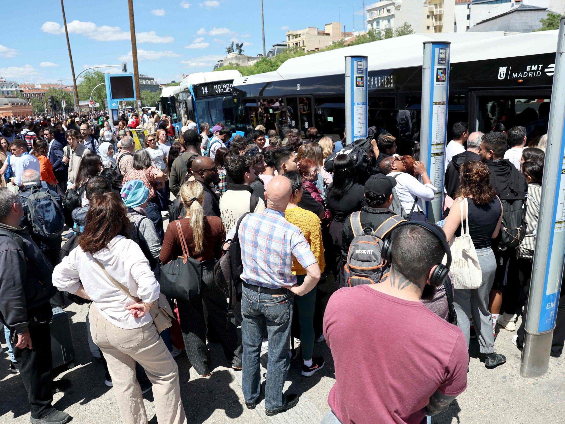 Nach dem Stromausfall steht der öffentliche Verkehr in ganz Spanien still.