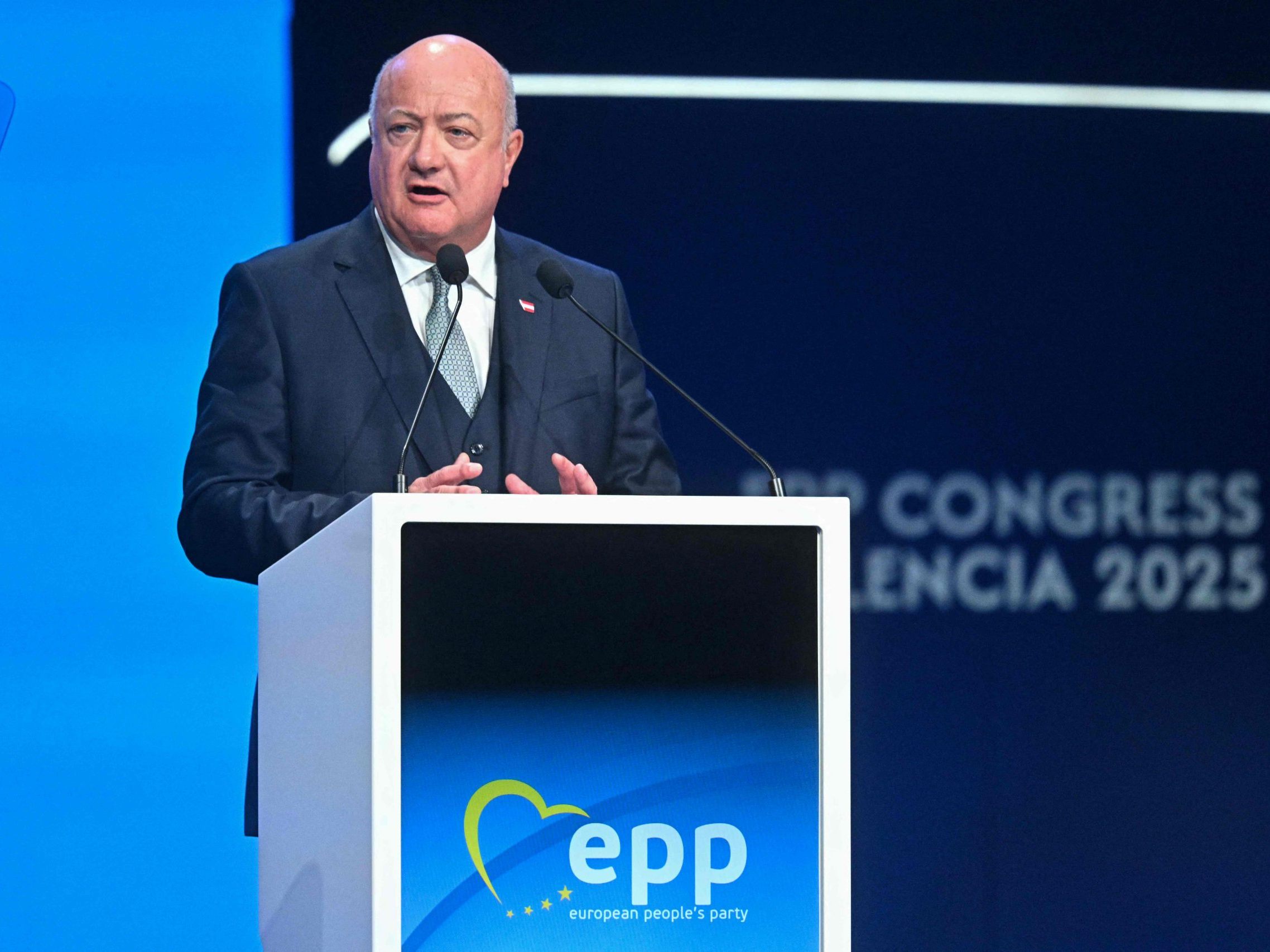 Bundeskanzler Christian Stocker auf dem EVP-Kongress in Valencia.