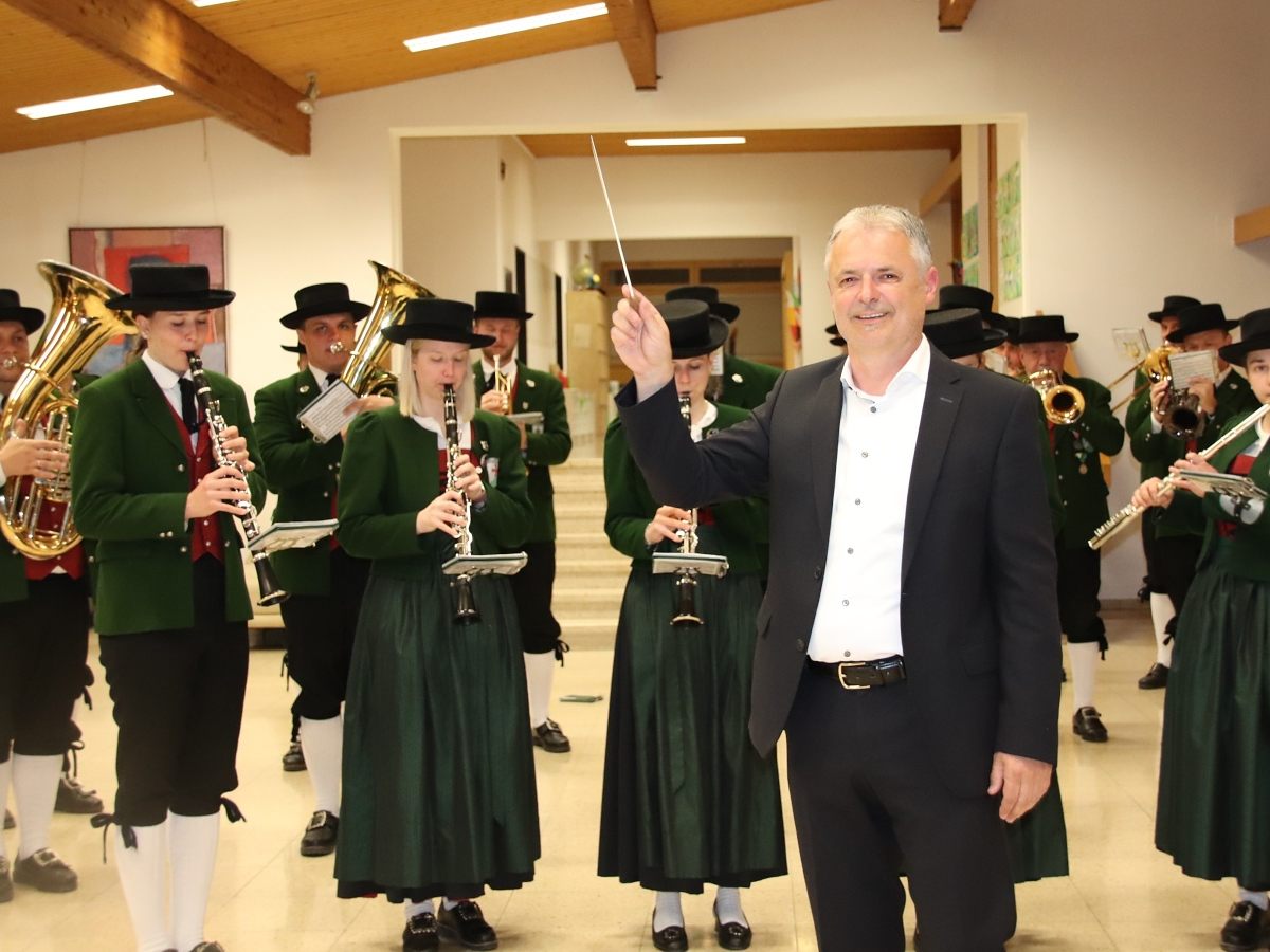 Bürgermeister Walter Moosbrugger gibt in Bildstein für weitere fünf Jahre „den Takt“ vor.