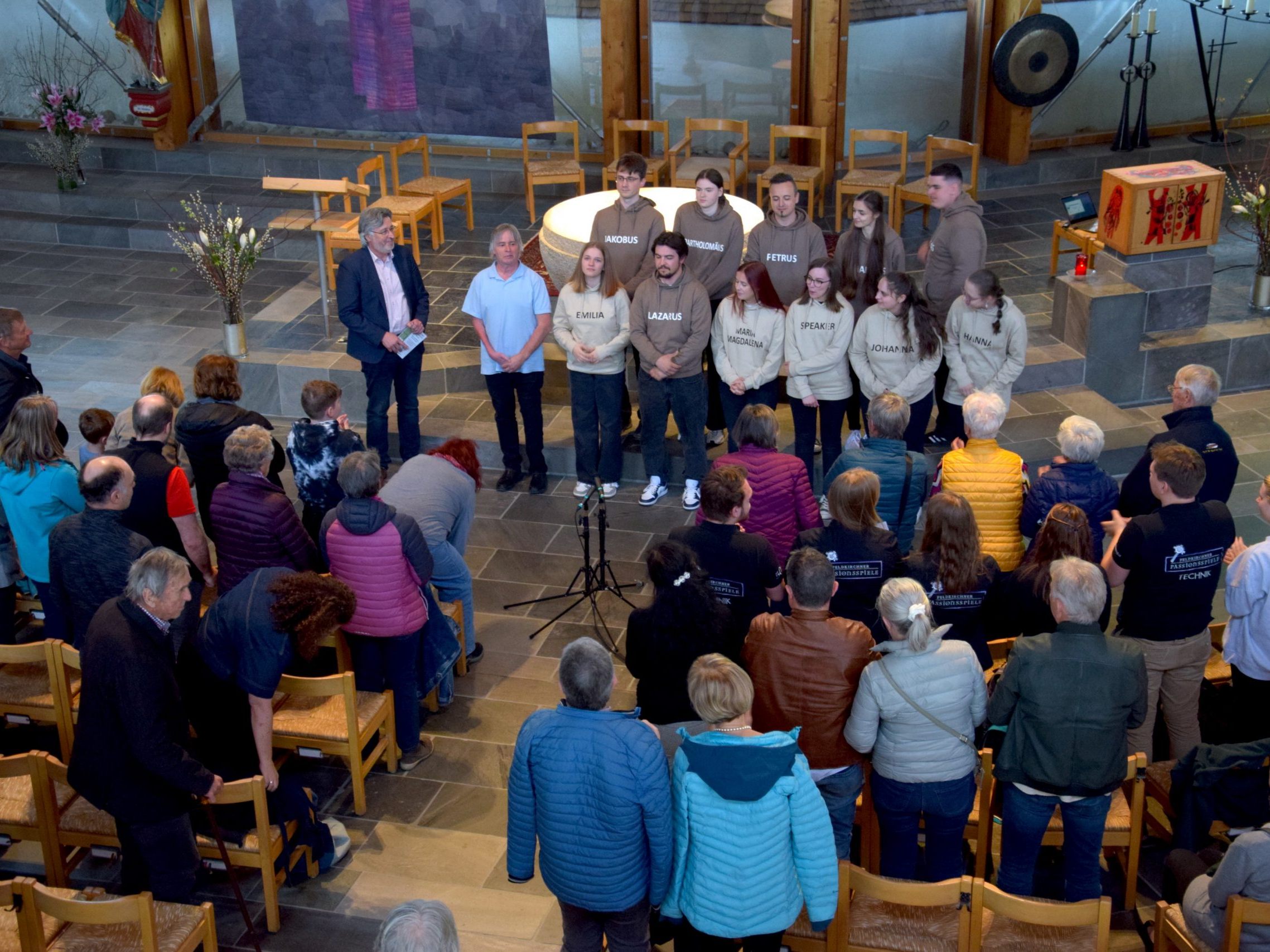 Nach der Premiere am 16. März war die Neue Pfarrkirche Lech am Vorabend zum Palmsonntag ein zweites Mal Aufführungsort der Jugendpassion. Nach der Premiere am 16. März war die Neue Pfarrkirche Lech am Vorabend zum Palmsonntag ein zweites Mal Aufführungsort der Jugendpassion.