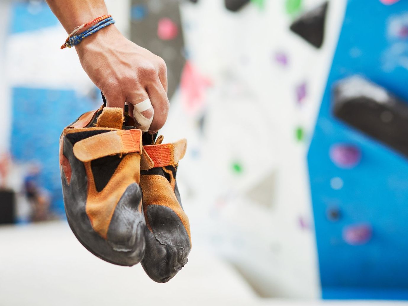 Nicht nur der Geruch von Kletterschuhen sorgt für dicke Luft. Nicht nur der Geruch von Kletterschuhen sorgt für dicke Luft.