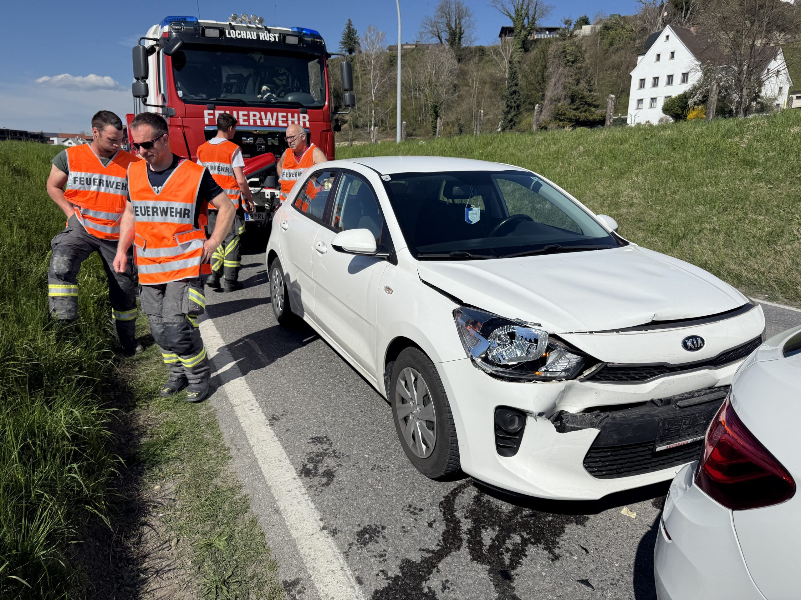 Die Feuerwehr leitete den Verkehr an der Unfallstelle vorbei.
