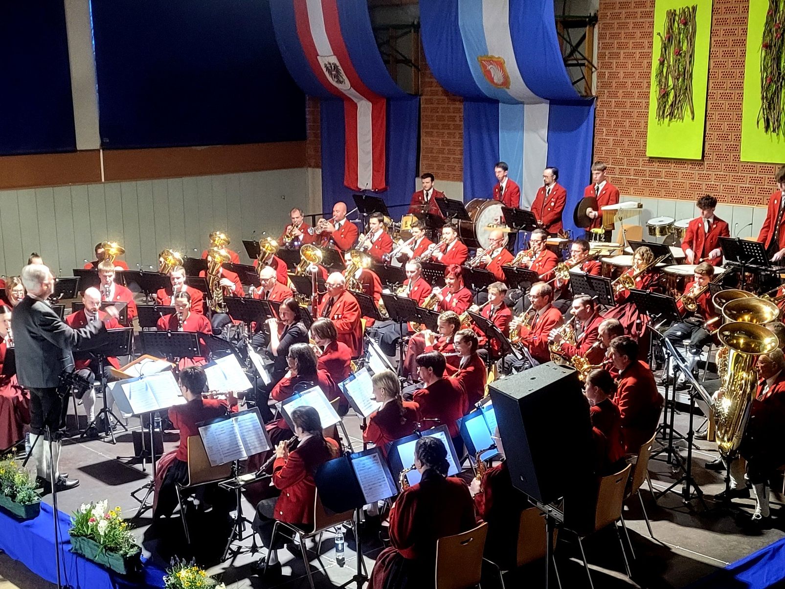 Auch die erfolgreiche „Jungmusik Lochau“ hat beim Frühlingskonzert des Musikvereines Lochau am 26. April um 20 Uhr in der Sporthalle im Kreis der arrivierten Musikanten ihren großen Auftritt. Auch die erfolgreiche „Jungmusik Lochau“ hat beim Frühlingskonzert des Musikvereines Lochau am 26. April um 20 Uhr in der Sporthalle im Kreis der arrivierten Musikanten ihren großen Auftritt.