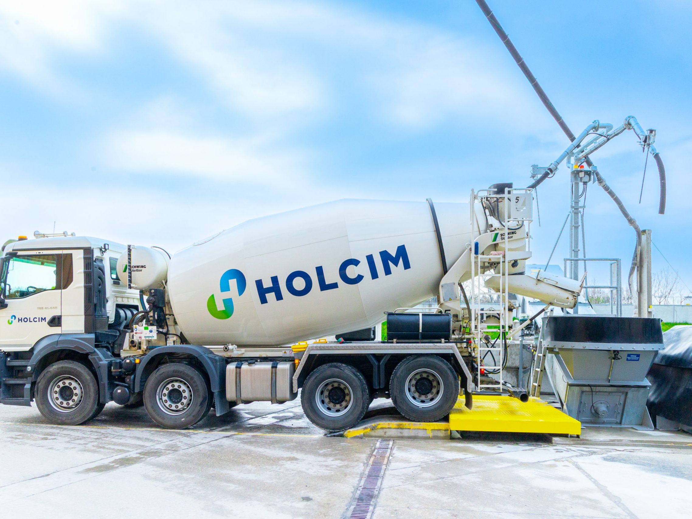 Bei Holcim handelt es sich um einen Schweizer Baustoffkonzern.