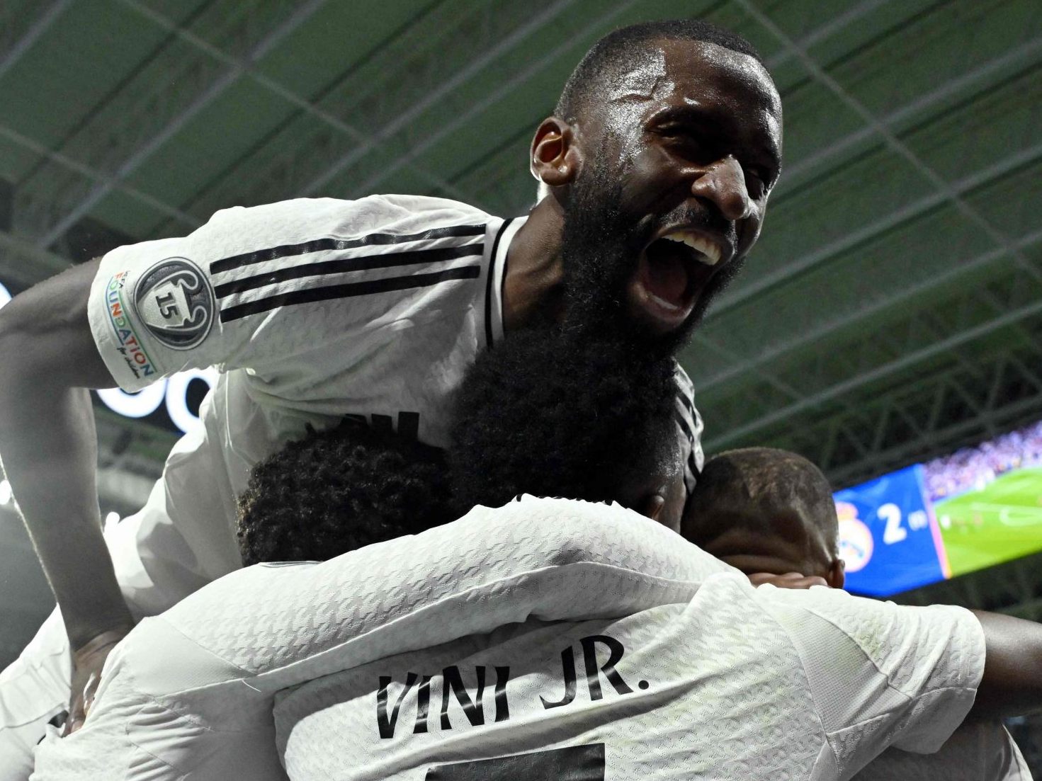 Antonio Rüdiger fällt immer wieder durch seine extremen Reaktionen auf und neben dem Spielfeld auf. Antonio Rüdiger fällt immer wieder durch seine extremen Reaktionen auf und neben dem Spielfeld auf.