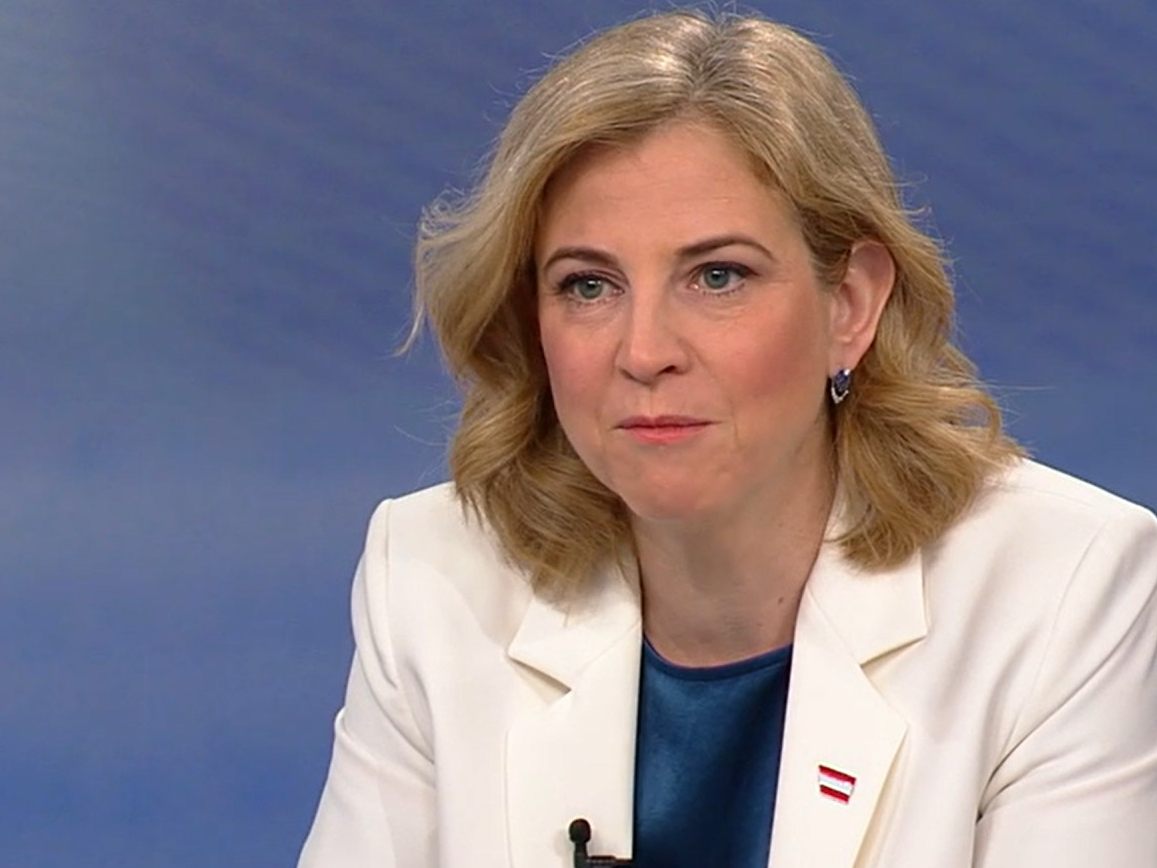 Außenministerin und NEOS-Chefin will strukturelle Reformen Außenministerin und NEOS-Chefin will strukturelle Reformen