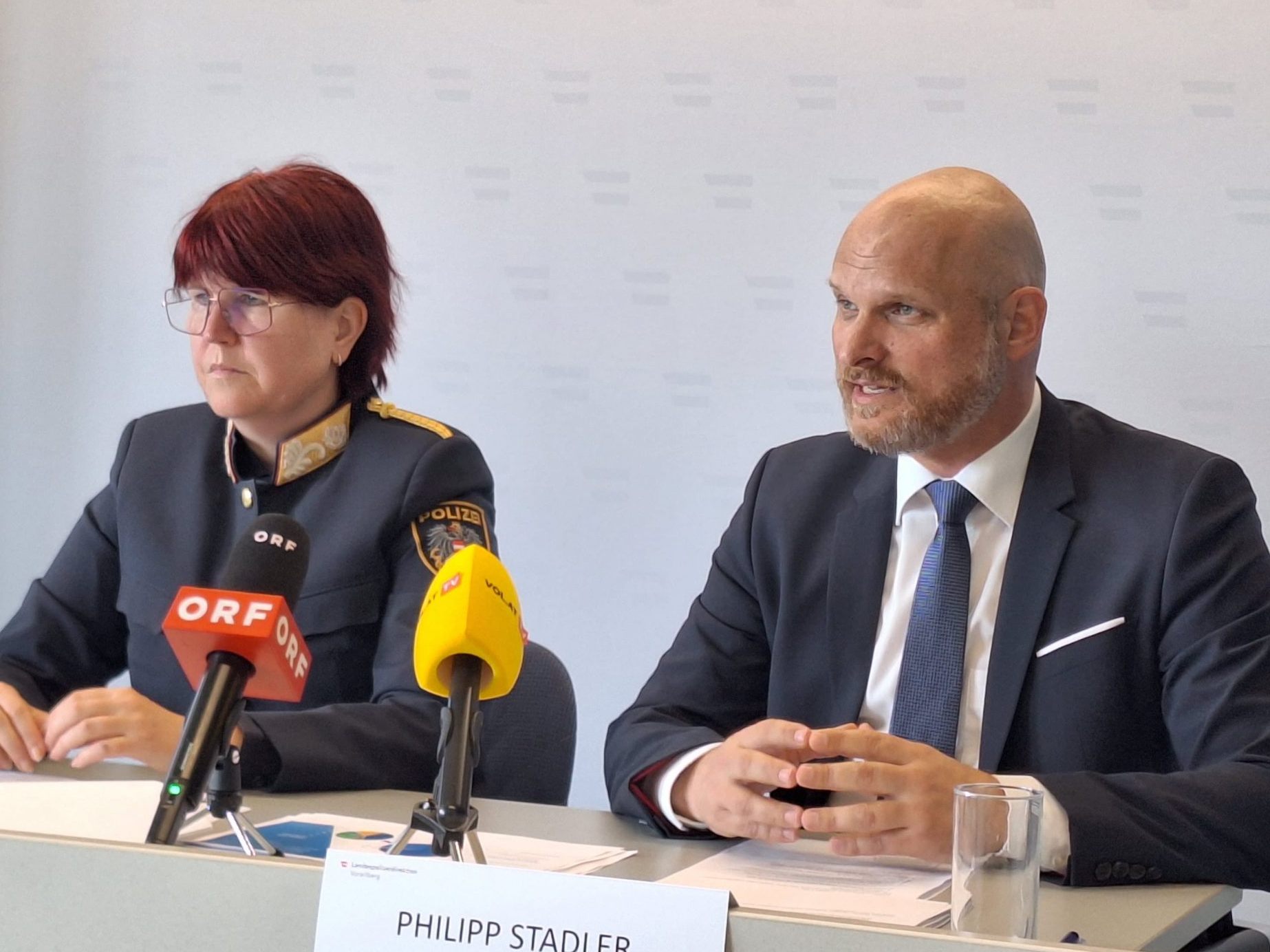Bachmann und Stadler präsentierten den Bericht über die Anzeigenstatistik.