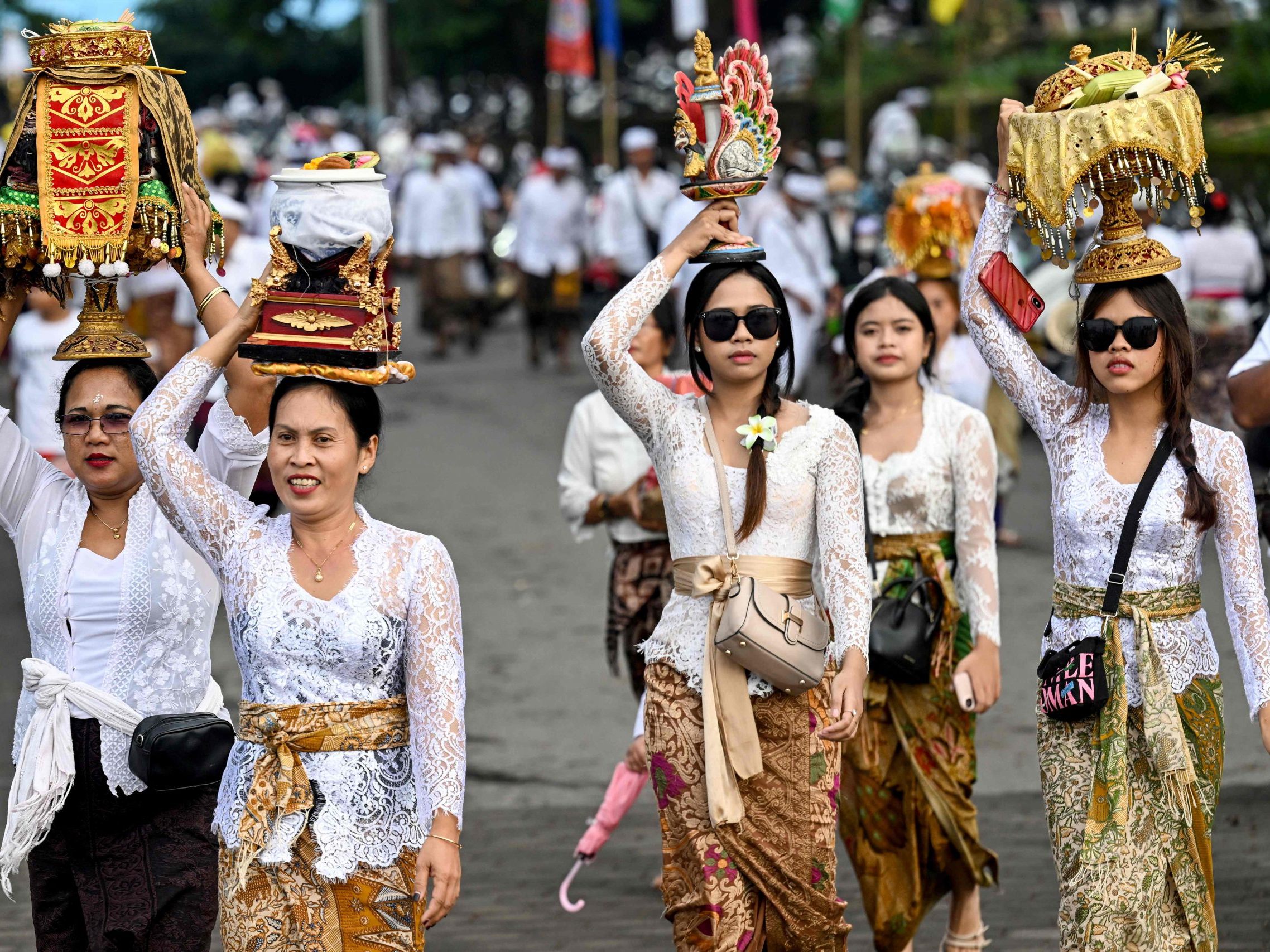 Neue Regeln auf Bali - auch für Frauen, die in Tempel wollen. Neue Regeln auf Bali - auch für Frauen, die in Tempel wollen.