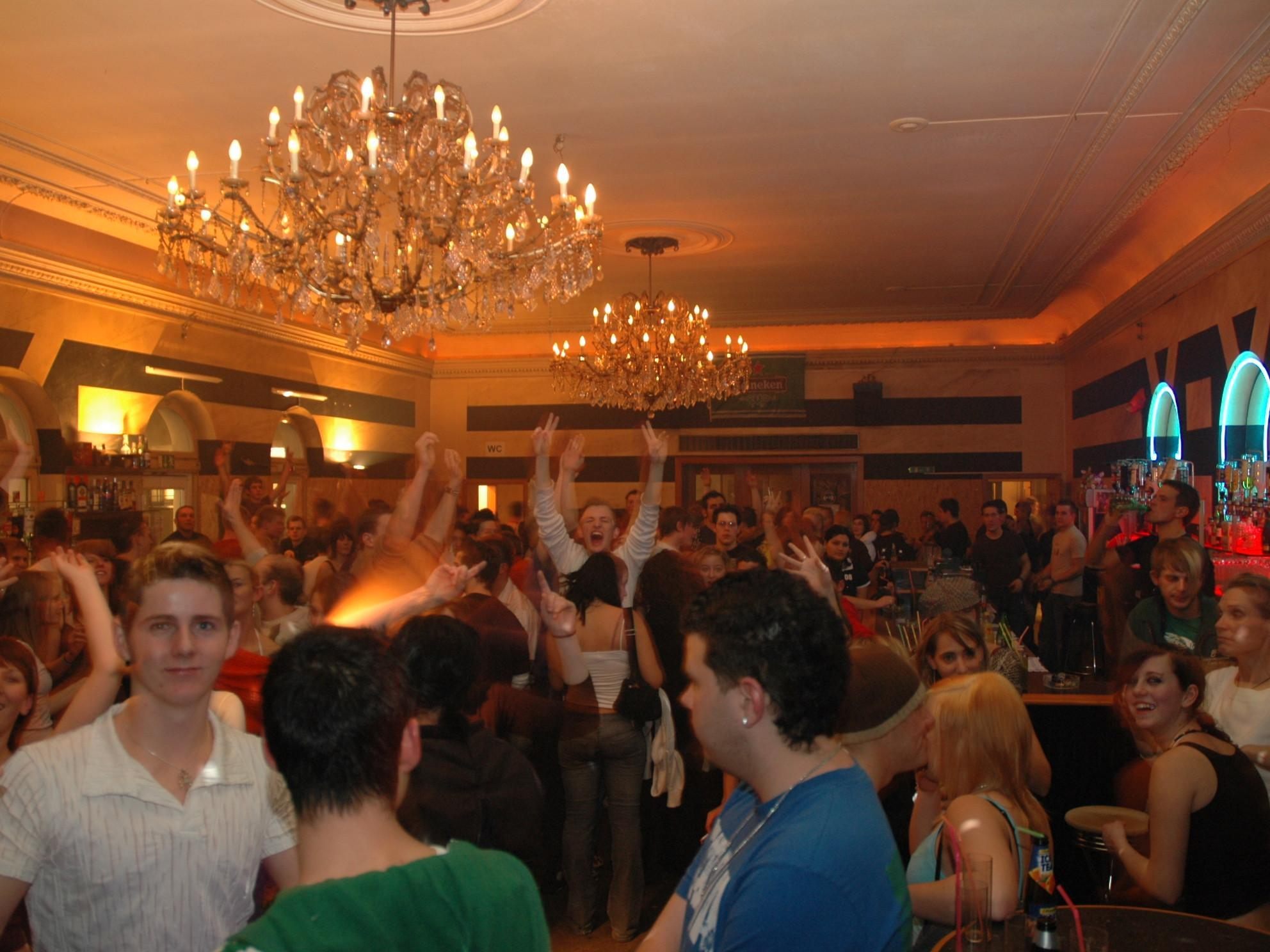 Im Ballhaus wurden legendäre Partys gefeiert. Im Ballhaus wurden legendäre Partys gefeiert.