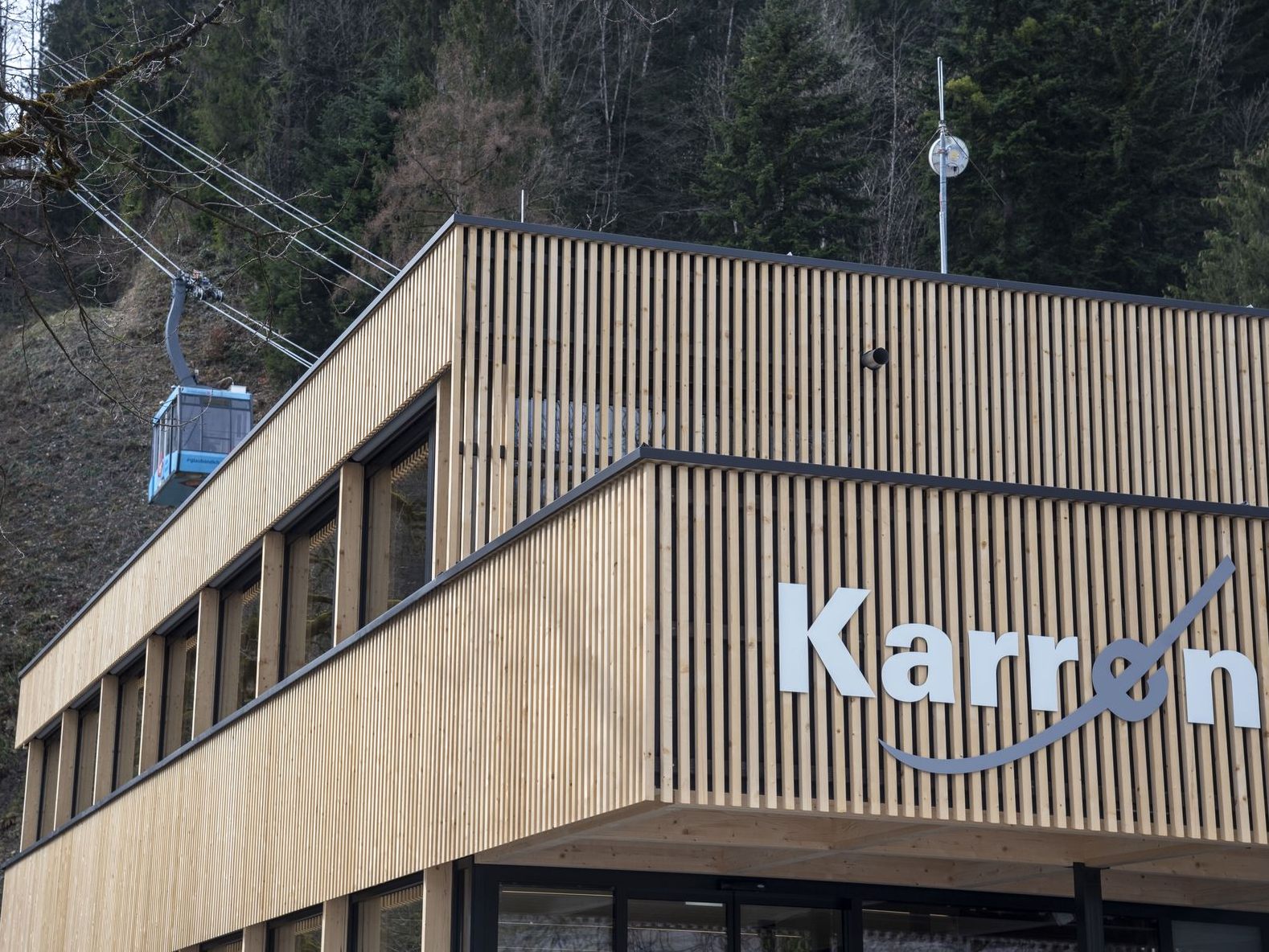 Die Karrenseilbahn ist wieder in Betrieb Die Karrenseilbahn ist wieder in Betrieb