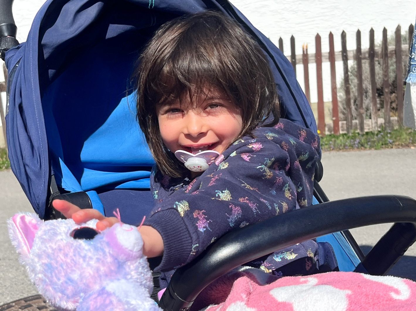 Eylin (5) ist eine kleine Kämpferin.