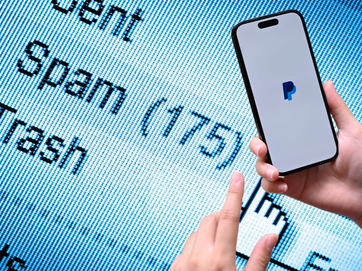 Aktuell kursiert eine gefälschte PayPal-Mail, mit der Betrüger Nutzer zur Preisgabe persönlicher Daten verleiten wollen – Verbraucherschützer warnen eindringlich.