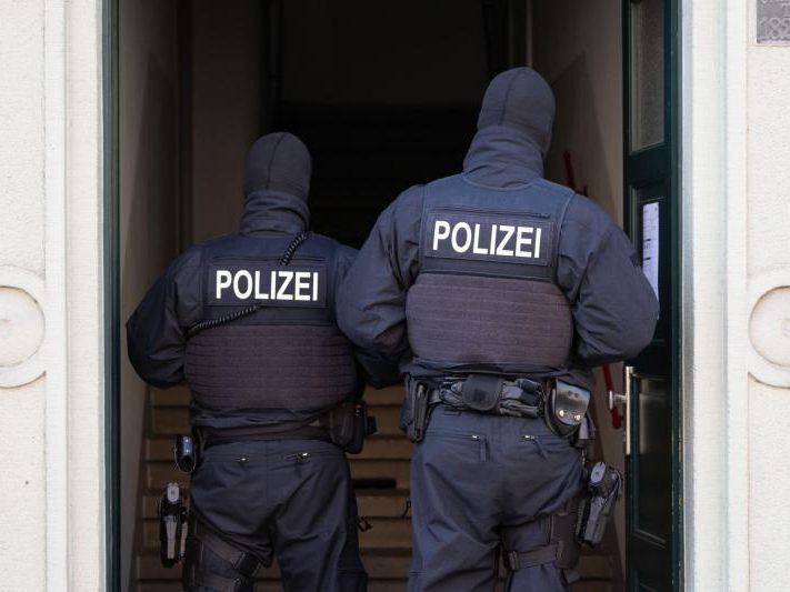 Die Polizei ermittelt unter anderem in Baden-Württemberg. Die Polizei ermittelt unter anderem in Baden-Württemberg.