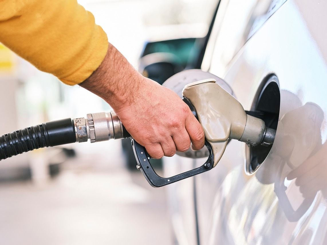 Karfreitag ist ein großer Bußtag an der Tankstelle.
