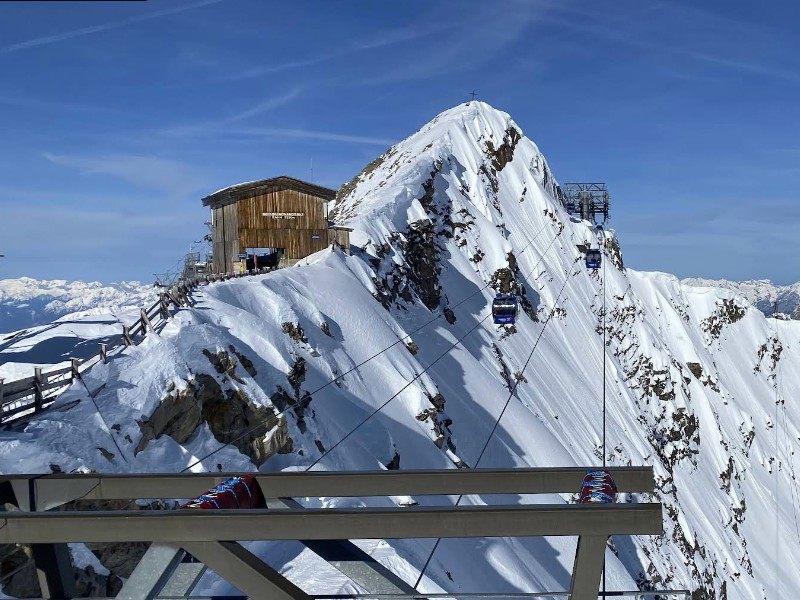 Der Unfall ereignete sich am Hintertuxer Gletscher. Der Unfall ereignete sich am Hintertuxer Gletscher.