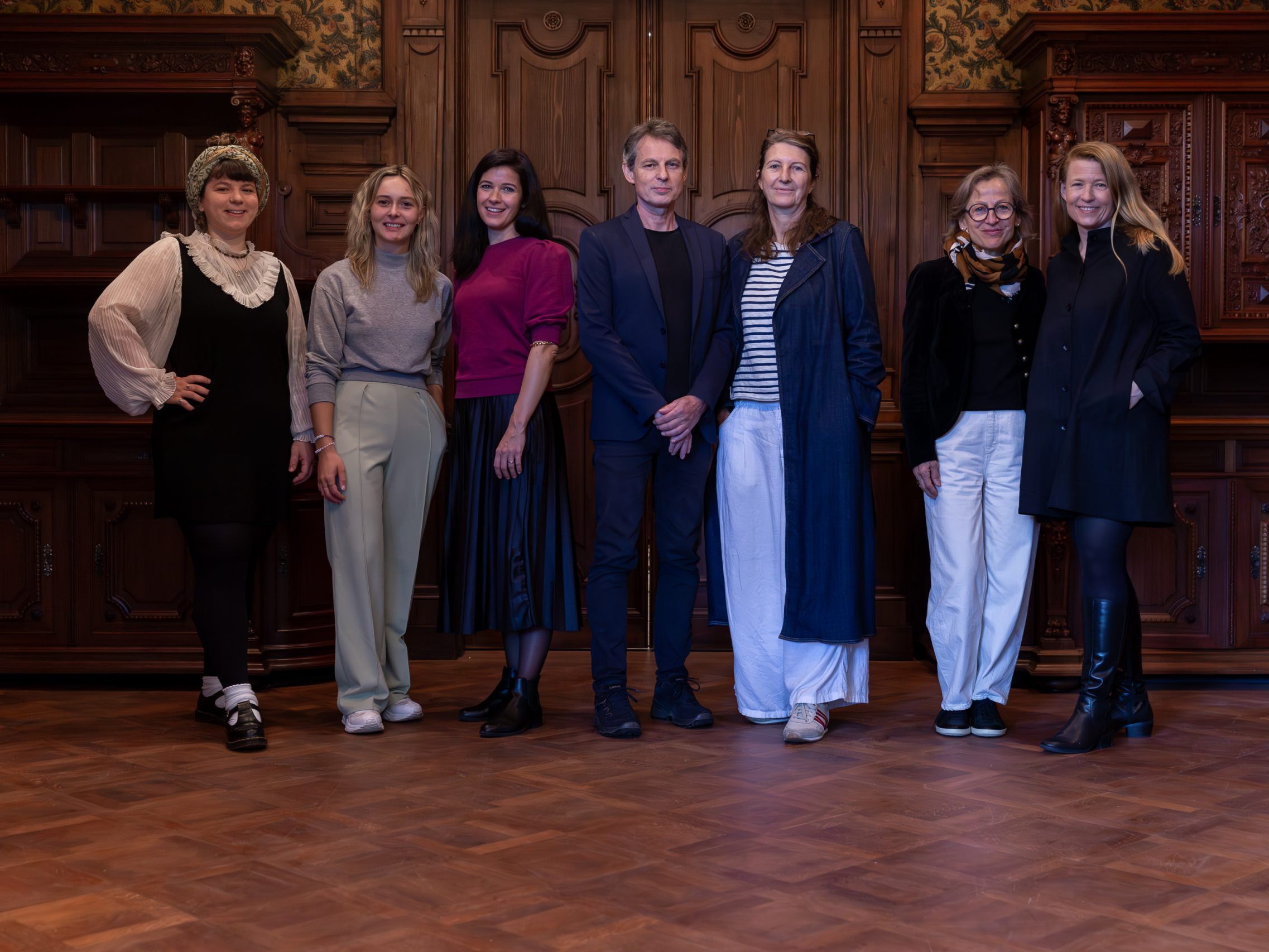 Das Team des Literaturhauses: v. l. Valerie Meinitzer (Social Media), Marina Höfler (Projektmanagement), Jenny Spiegel (Kinder- und Jugendprogramm, PR), Wolfgang Mörth (Obfrau-Stellvertreter, literatur.ist), Daniela Egger (Obfrau, literatur.ist), Eva-Maria Alge (Buchhaltung) und Frauke Kühn (Geschäftsführung)