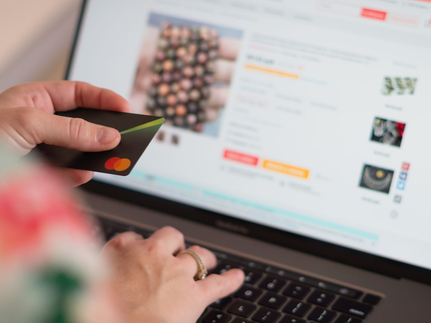 Mit diesen Tipps fällt einem das Sparen beim Online-Shopping leichter.