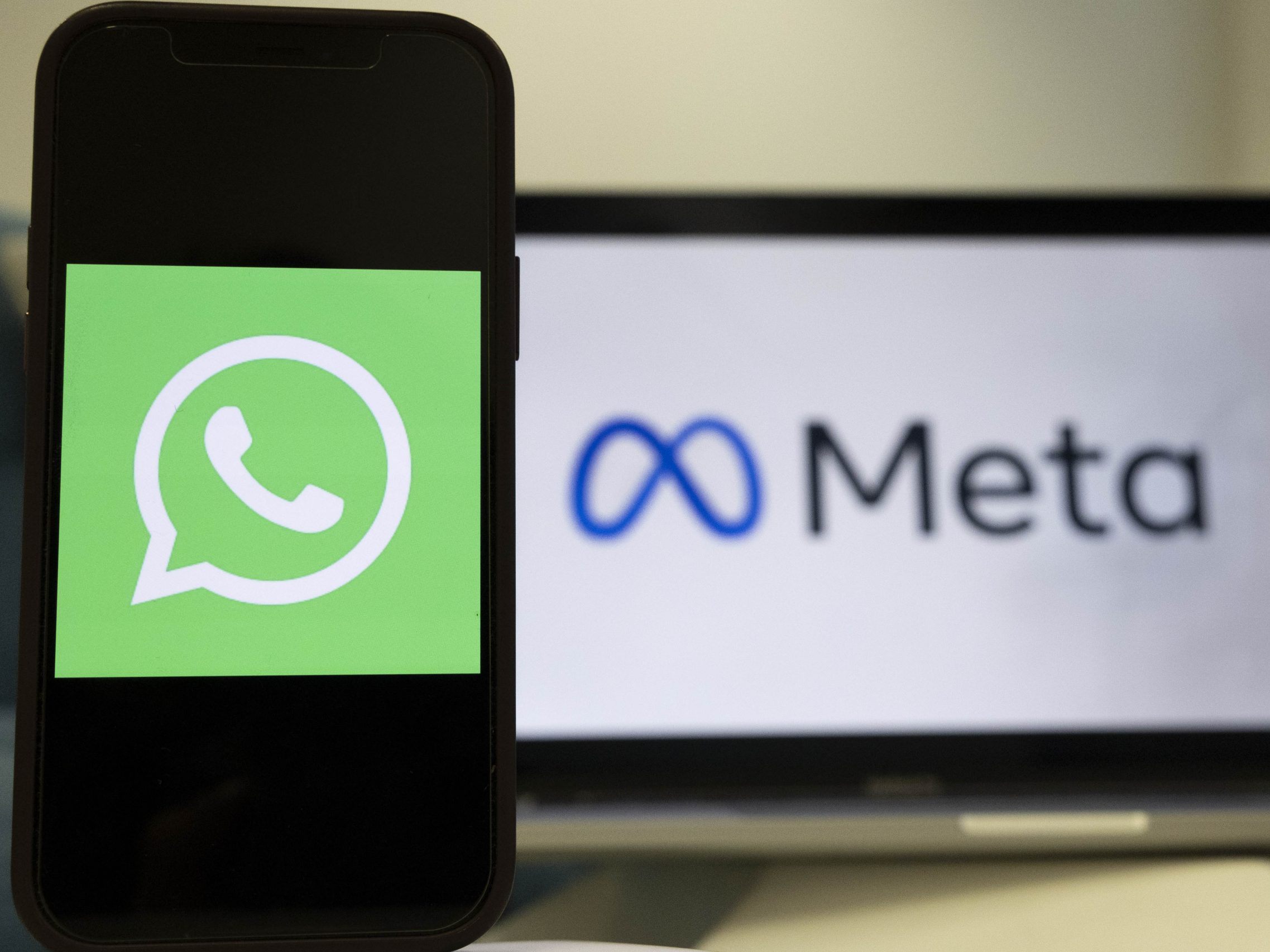 Meta greift ein: WhatsApp testet ein monatliches Broadcast-Limit, um Spam einzudämmen.