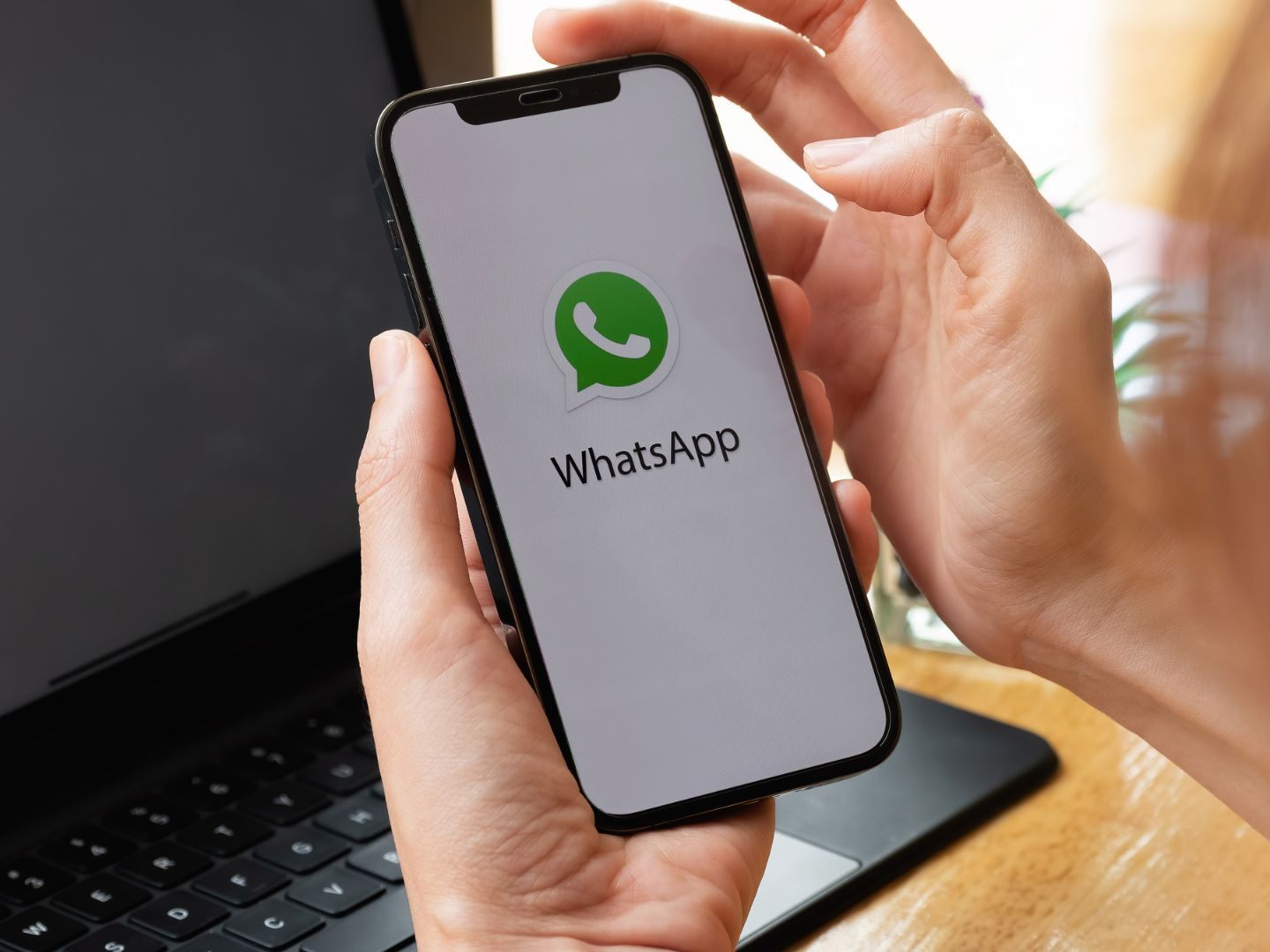 Mit diesem WhatsApp-Trick lässt sich prüfen, ob ein Kontakt die eigene Nummer gespeichert hat. Mit diesem WhatsApp-Trick lässt sich prüfen, ob ein Kontakt die eigene Nummer gespeichert hat.