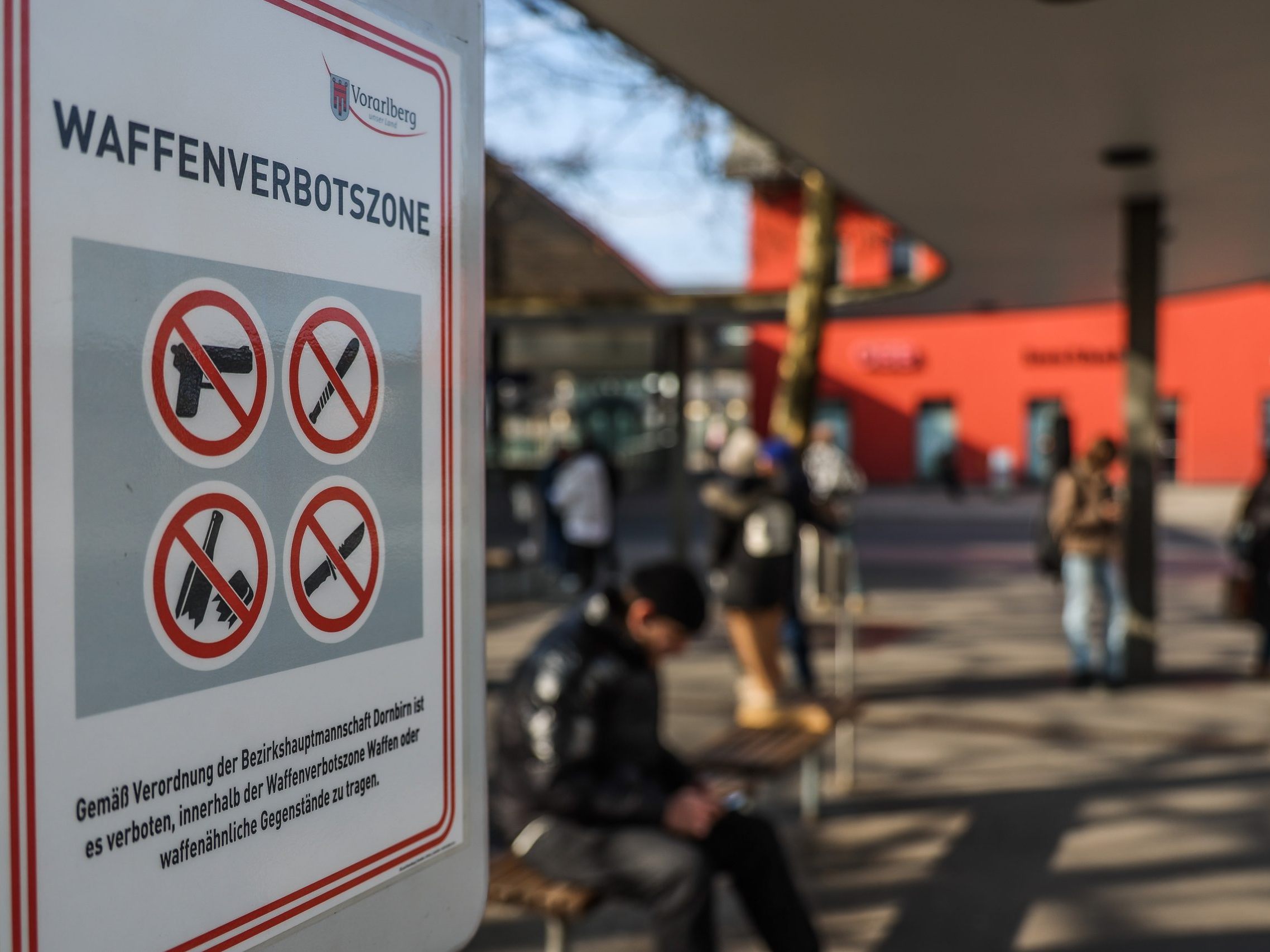 Das Waffenverbot am Bahnhof Dornbirn wird verlängert.