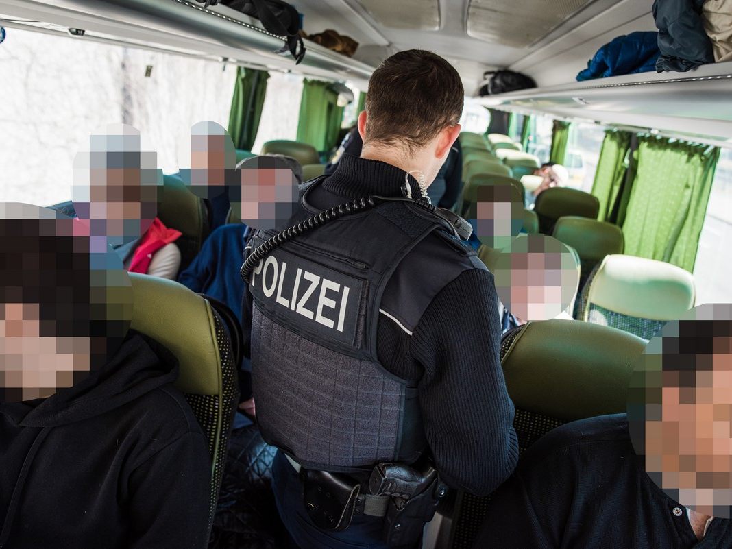 Bundespolizei Lindau stoppt unerlaubte Einreiseversuche.