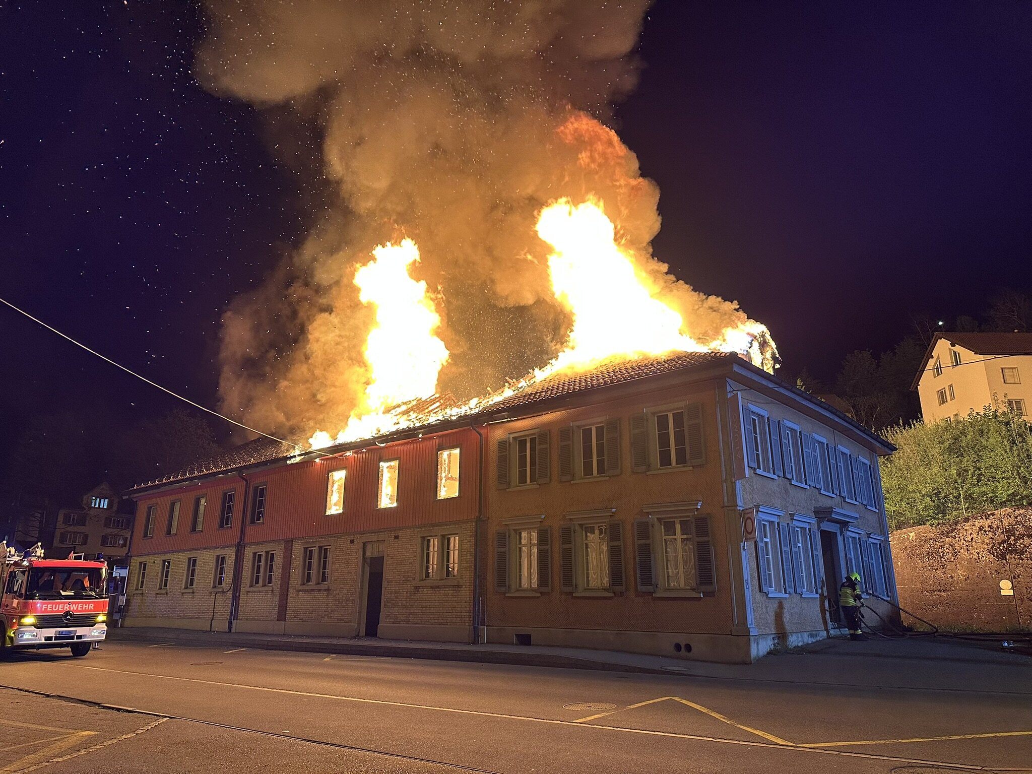 Durch das Feuer entstand ein hoher Sachschaden.