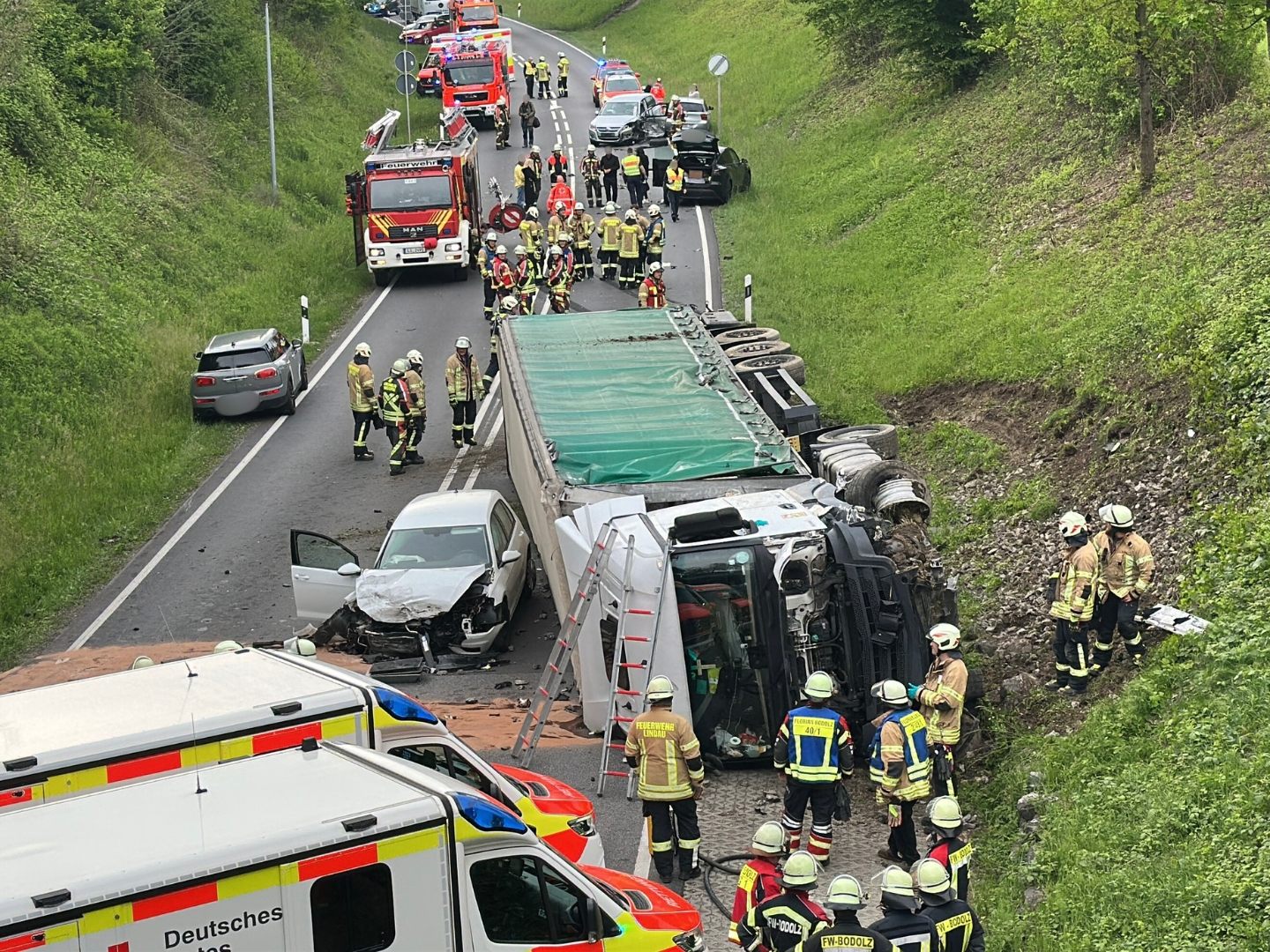 Schwerer Unfall auf der B31 bei Lindau.