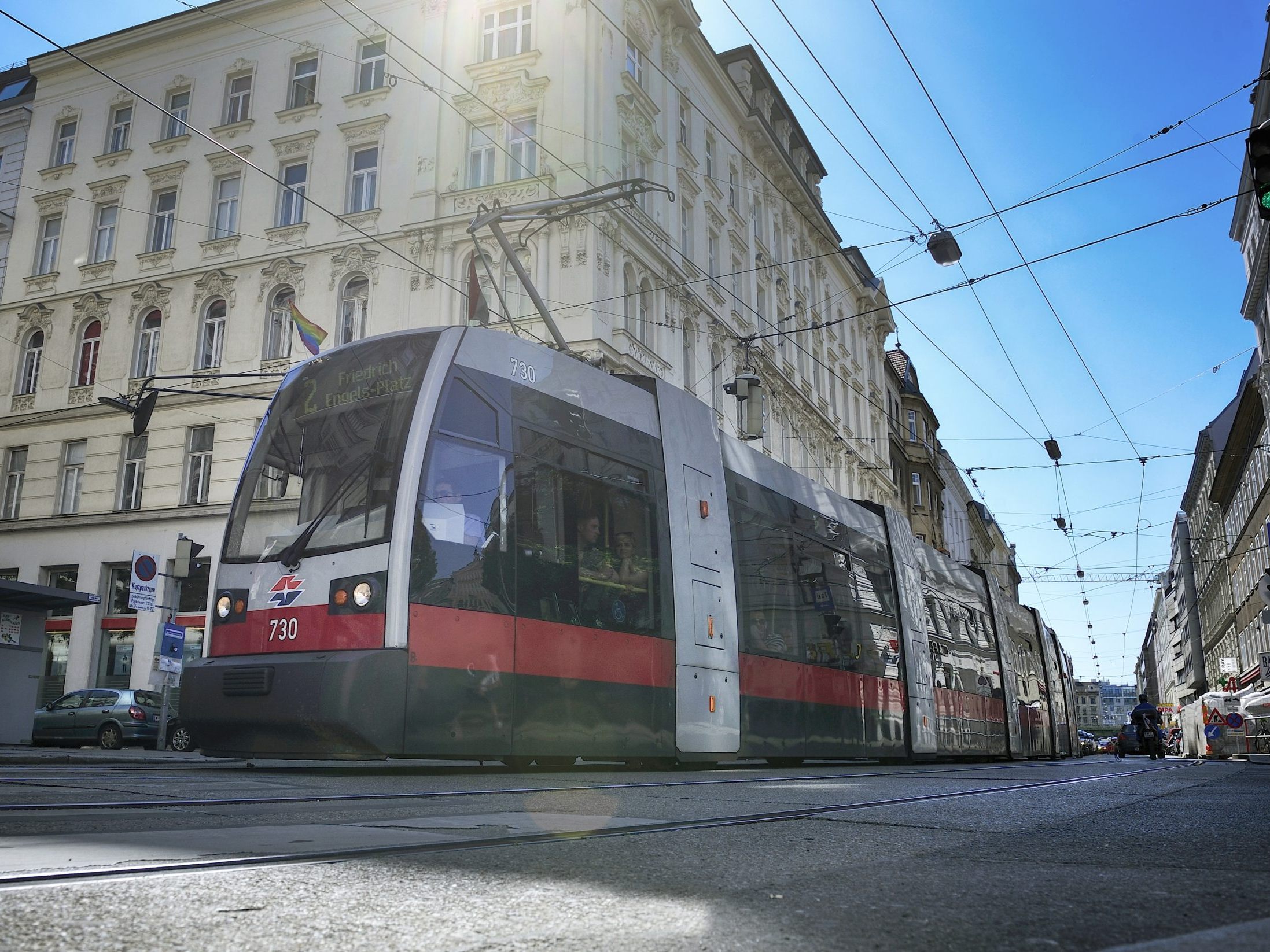 In Wien-Leopoldstadt kam es Montagabend zu einem tödlichen Zusammenstoß zwischen einer Bim und einem Motorradfahrer.