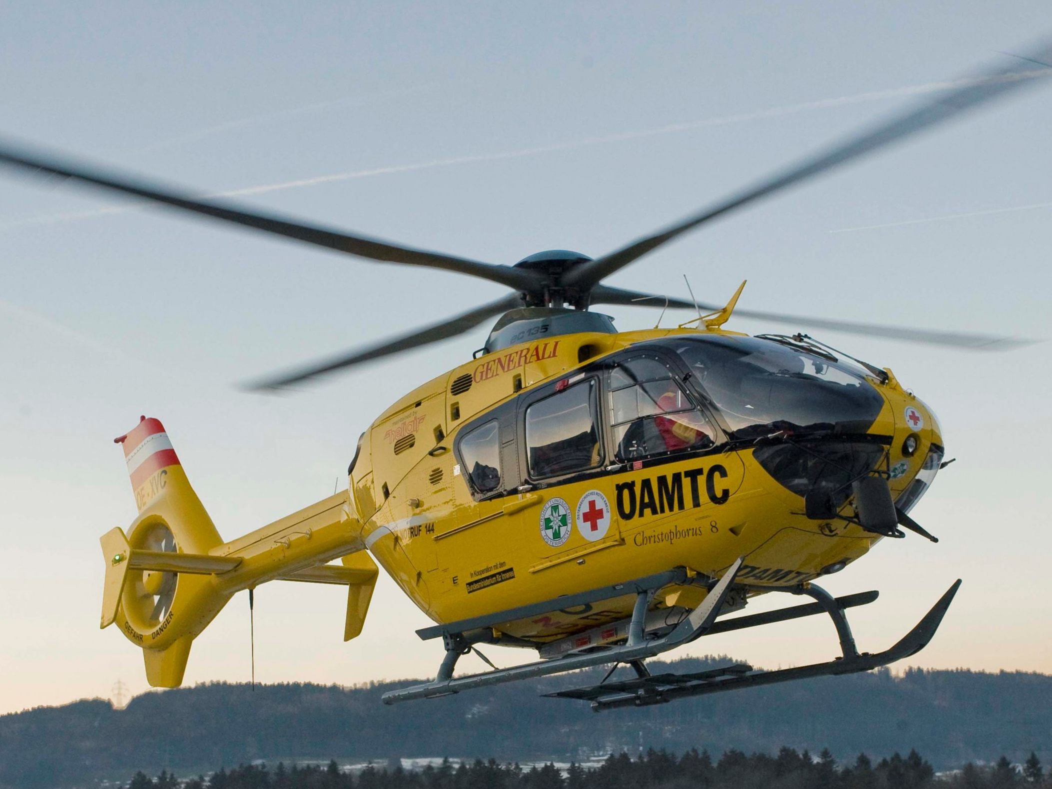 Der Verletzte musste mittels Hubschrauber ins Krankenhaus Dornbirn gebracht werden (SYMBOLBILD)