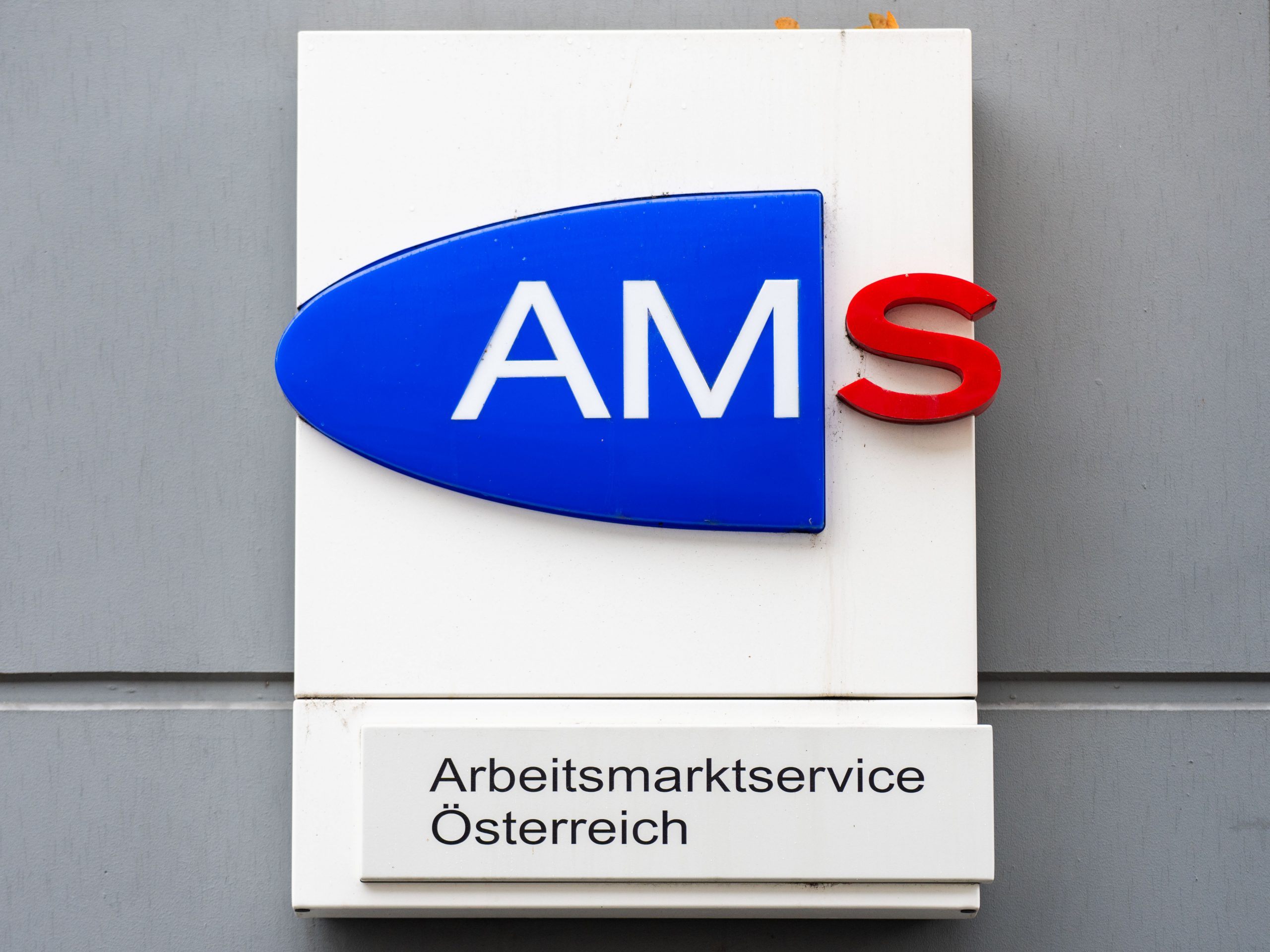 Das AMS bleibt bis 11. Mai wegen eines umfassenden IT-Updates geschlossen – alle Services sind offline, Anträge können rückwirkend eingereicht werden. Das AMS bleibt bis 11. Mai wegen eines umfassenden IT-Updates geschlossen – alle Services sind offline, Anträge können rückwirkend eingereicht werden.