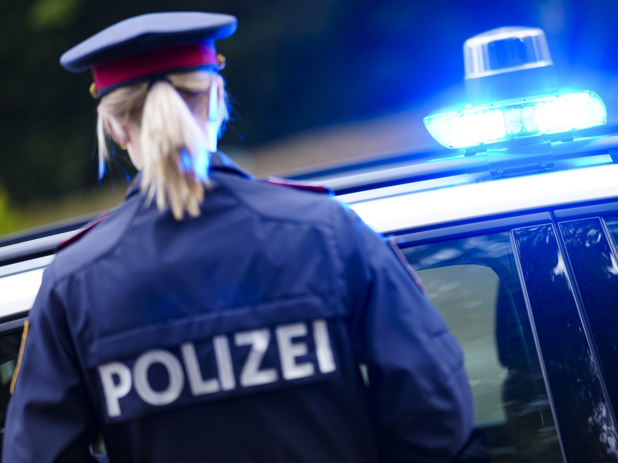 Ein Unbekannter raubte den E-Scooter. Ein Unbekannter raubte den E-Scooter.