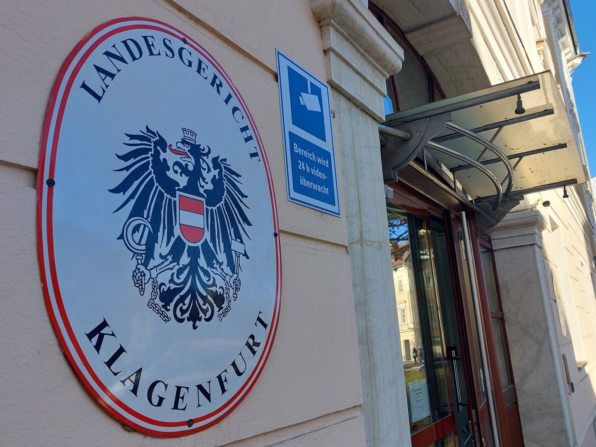 Am Landesgericht Klagenfurt wurde gegen einen Mann verhandelt, der eine 14-Jährige vergewaltigt haben soll. Am Landesgericht Klagenfurt wurde gegen einen Mann verhandelt, der eine 14-Jährige vergewaltigt haben soll.