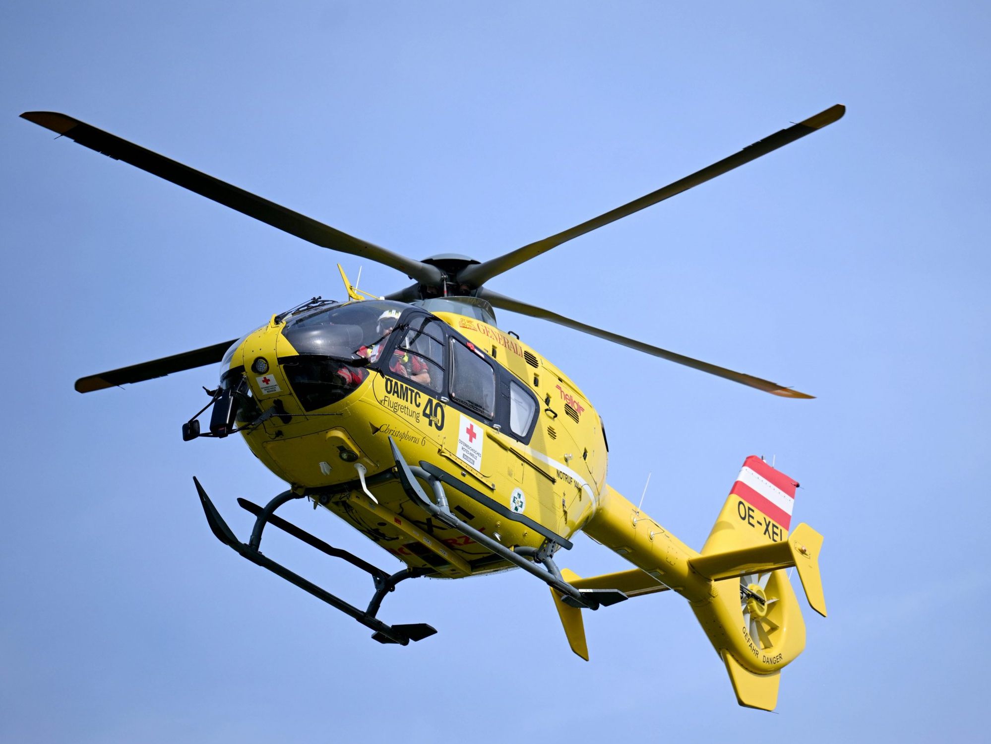 Der Verletzte wurde ins Krankenhaus geflogen. Der Verletzte wurde ins Krankenhaus geflogen.