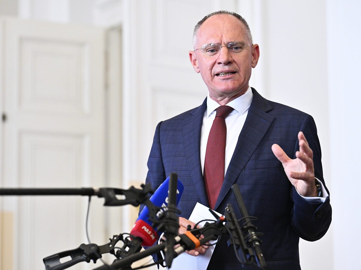 Innenministerium mit Sparmaßnahmen.