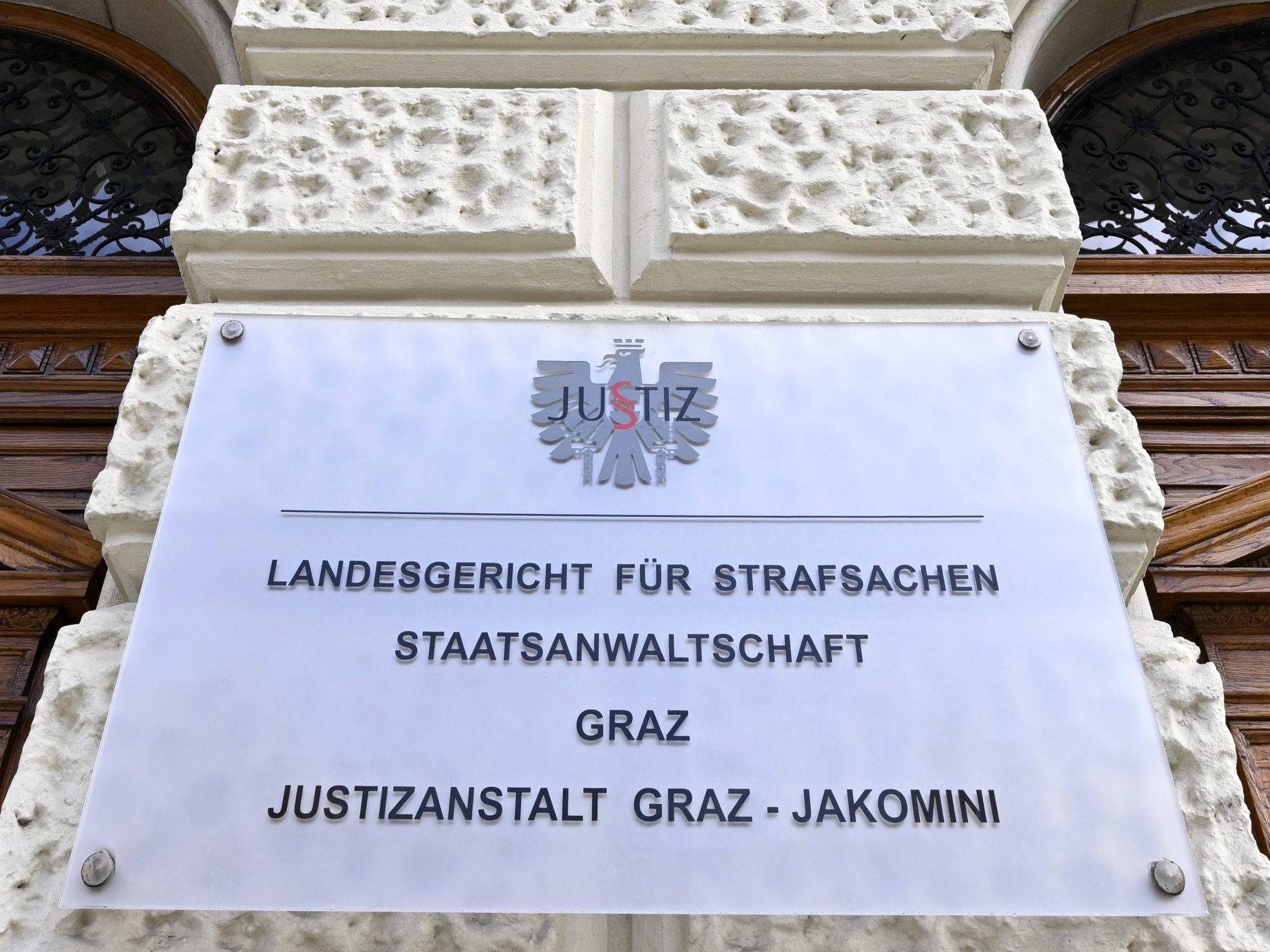 Für eine Person reichen mildere Maßnahmen aus, so die Staatsanwaltschaft.