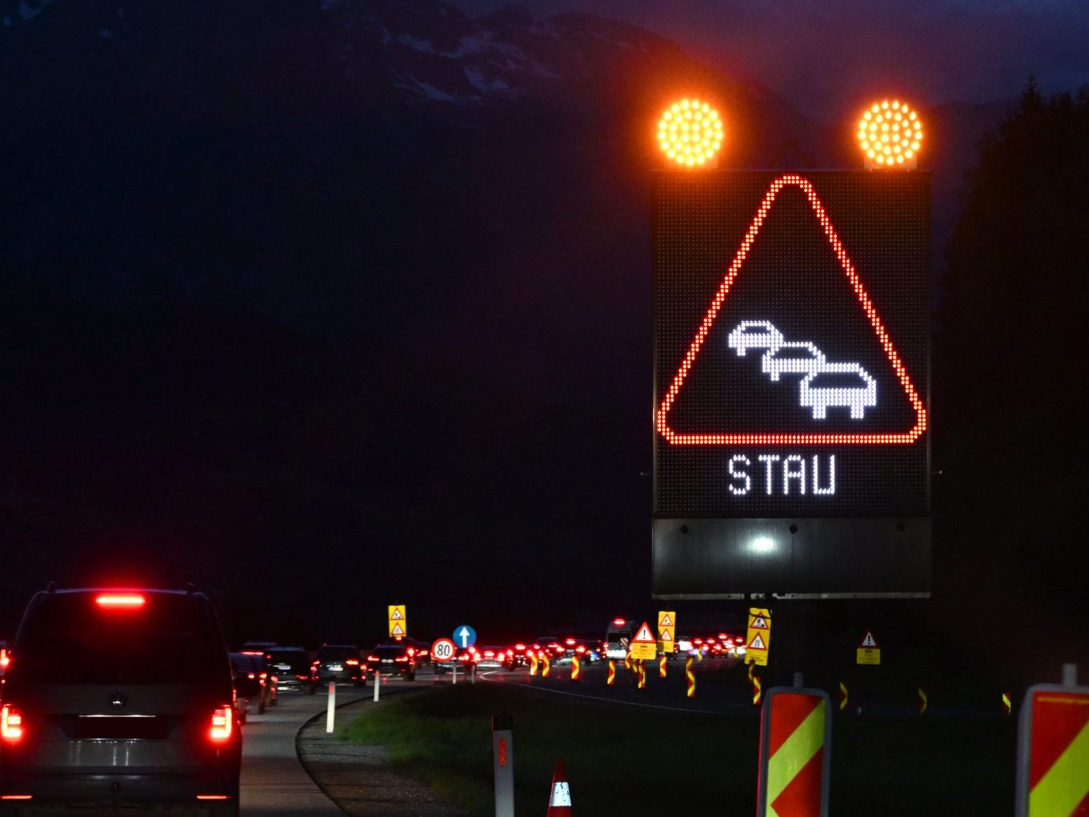 Langes Wochenende: Staus auf A10 und volle Züge erwartet – ÖAMTC warnt Langes Wochenende: Staus auf A10 und volle Züge erwartet – ÖAMTC warnt
