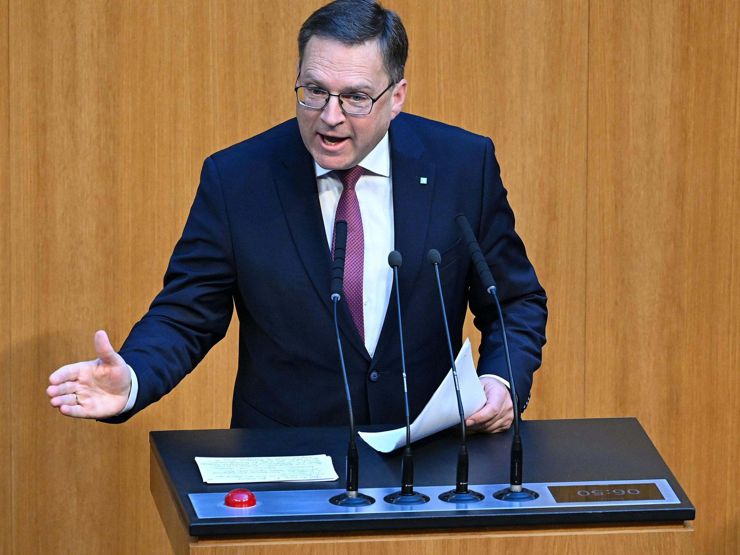 August Wöginger wird wegen Amtsmissbrauchs angeklagt.