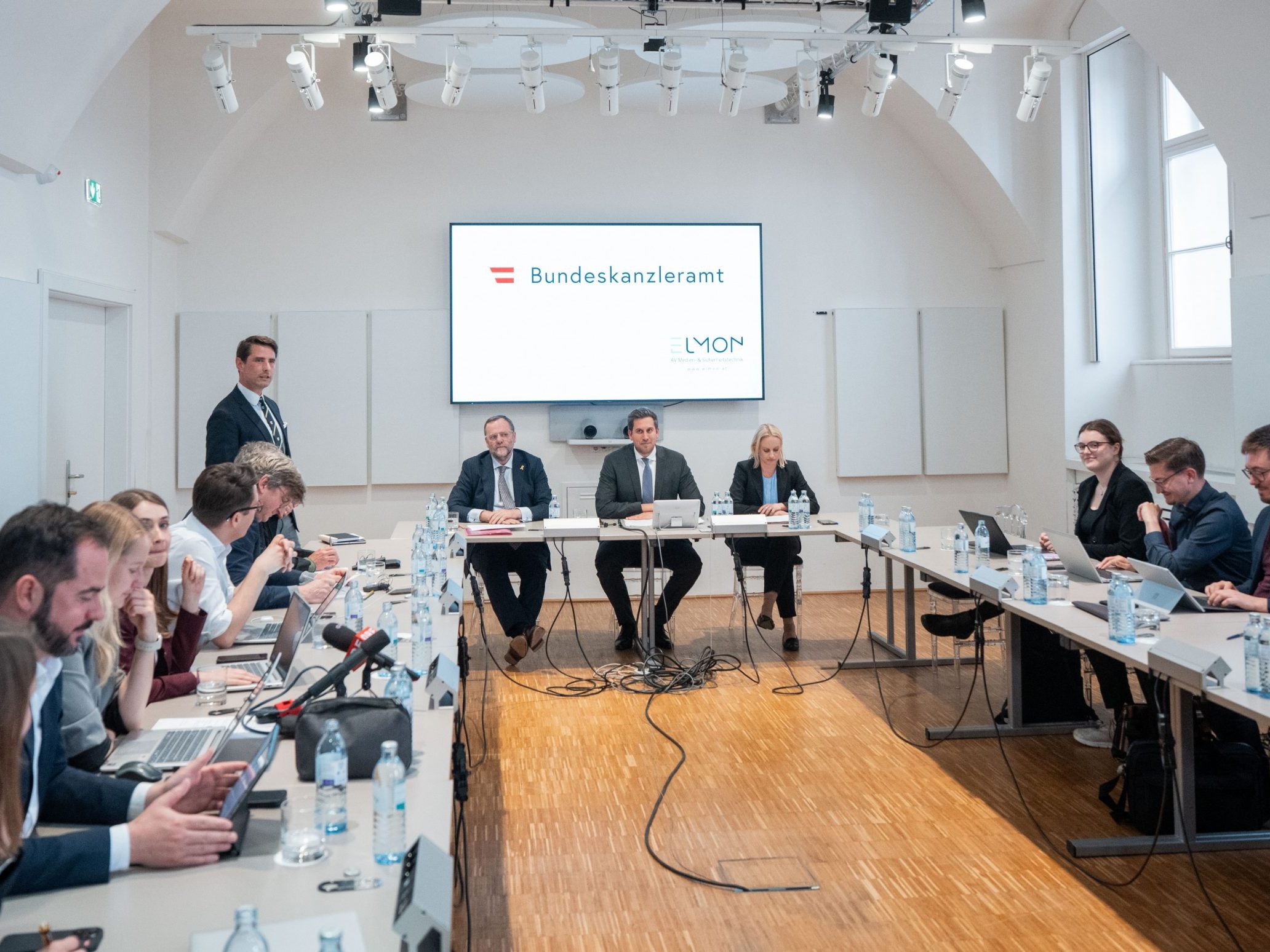 Die Regierung hat sich auf ein Budget geeinigt. Die Regierung hat sich auf ein Budget geeinigt.