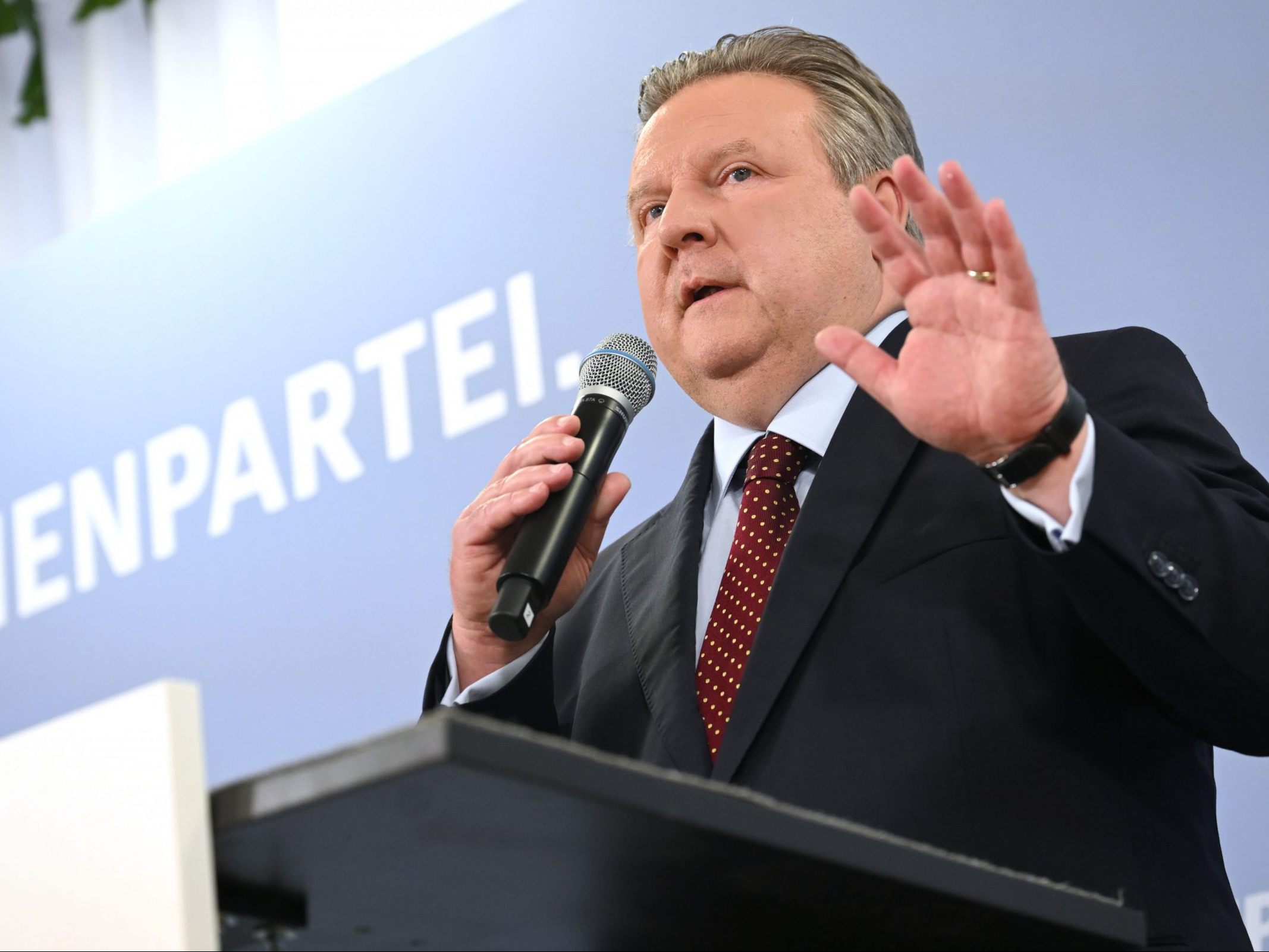 Bereits morgen sollen die "vertiefenden Regierungsverhandlungen" beginnen, betonte Ludwig. Bereits morgen sollen die "vertiefenden Regierungsverhandlungen" beginnen, betonte Ludwig.