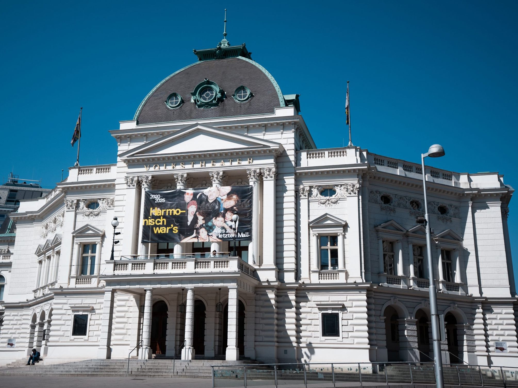 Das Volkstheater sucht für "Halbe Leben" Personen mit Gesangserfahrung. Das Volkstheater sucht für "Halbe Leben" Personen mit Gesangserfahrung.