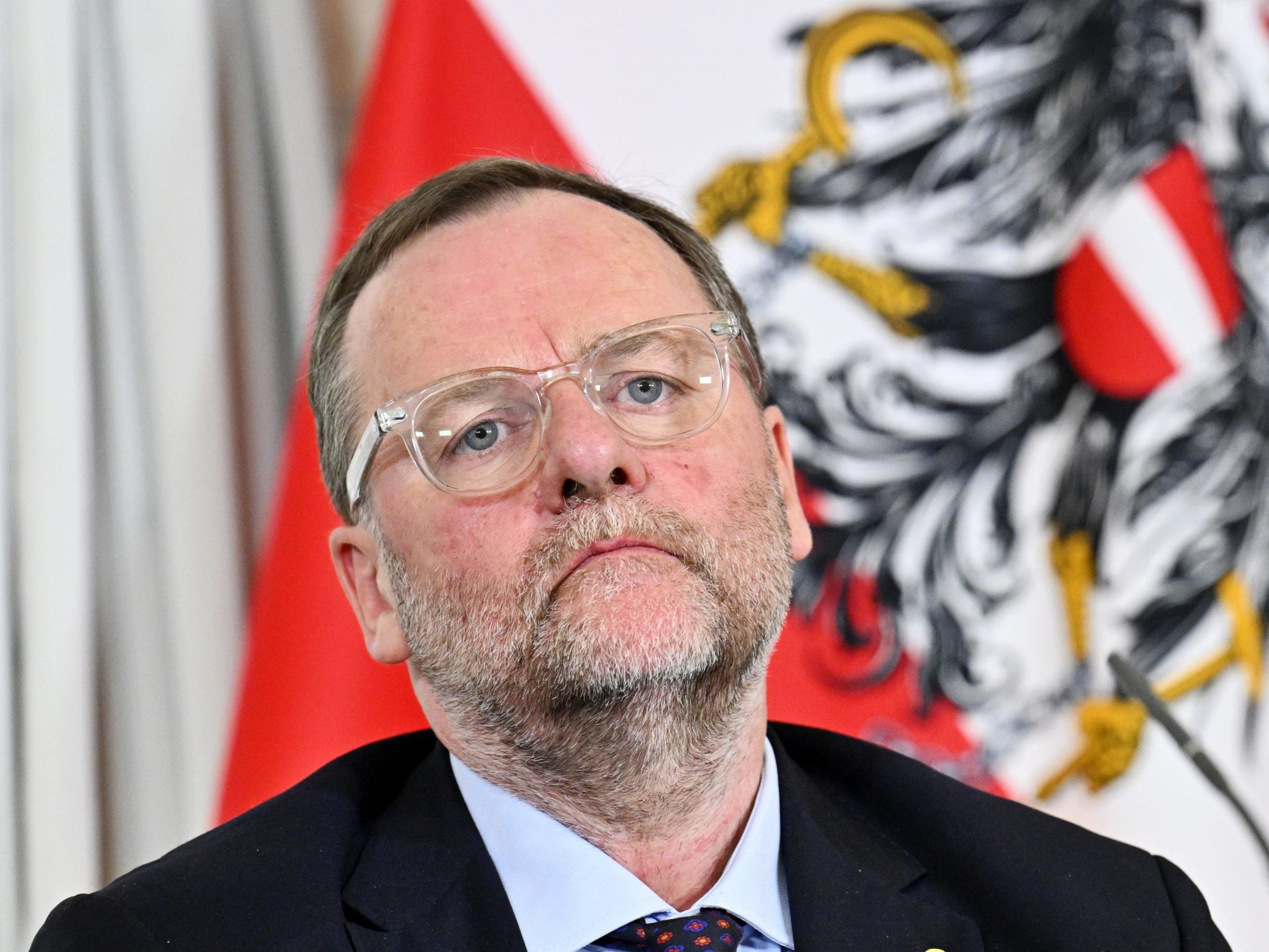Staatssekretär Schellhorn entschuldigt sich für seinen NS-Vergleich. Staatssekretär Schellhorn entschuldigt sich für seinen NS-Vergleich.