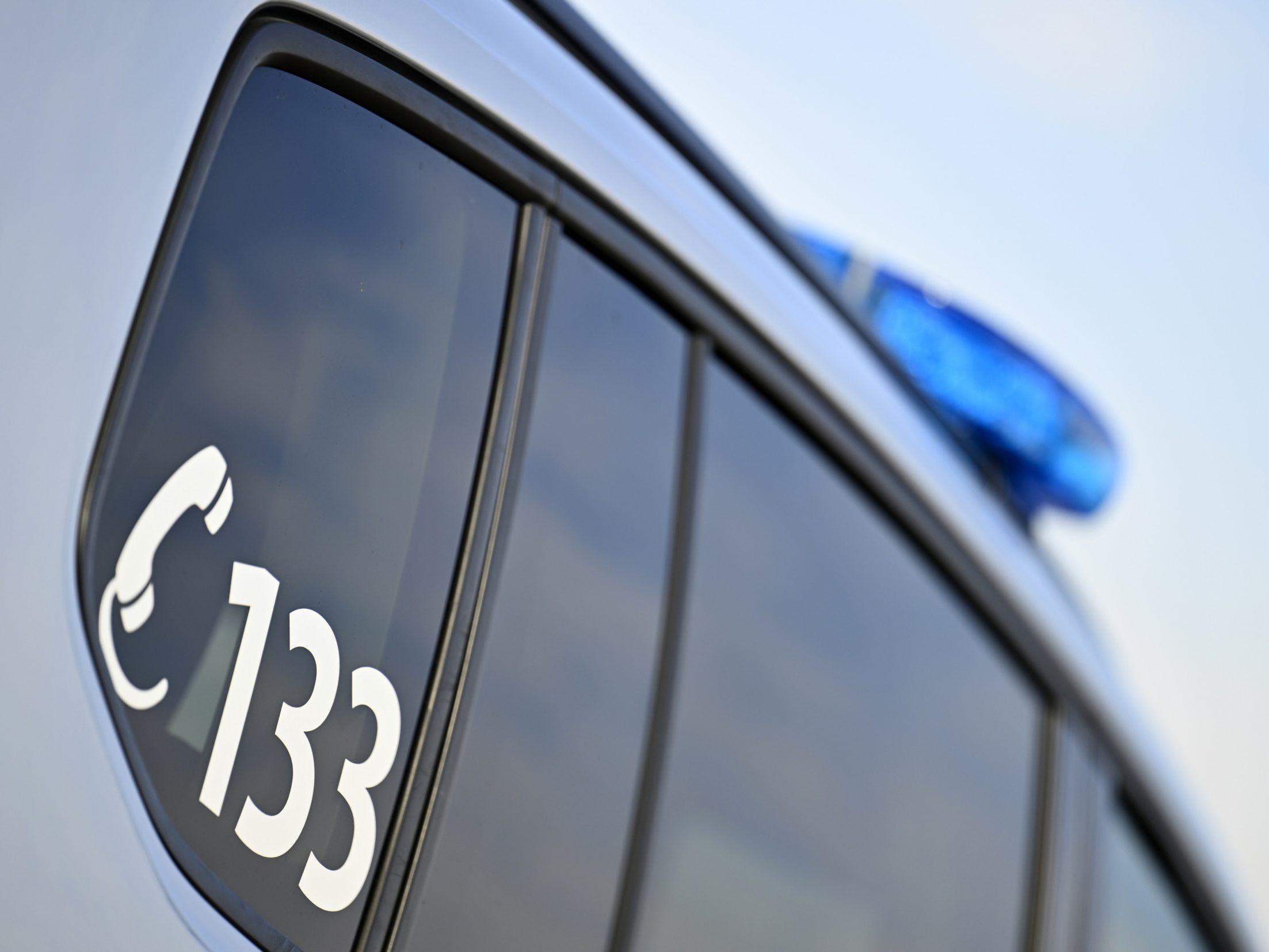Ein Mann attackierte Passanten am Yppenplatz mit einem Messer. Ein Mann attackierte Passanten am Yppenplatz mit einem Messer.