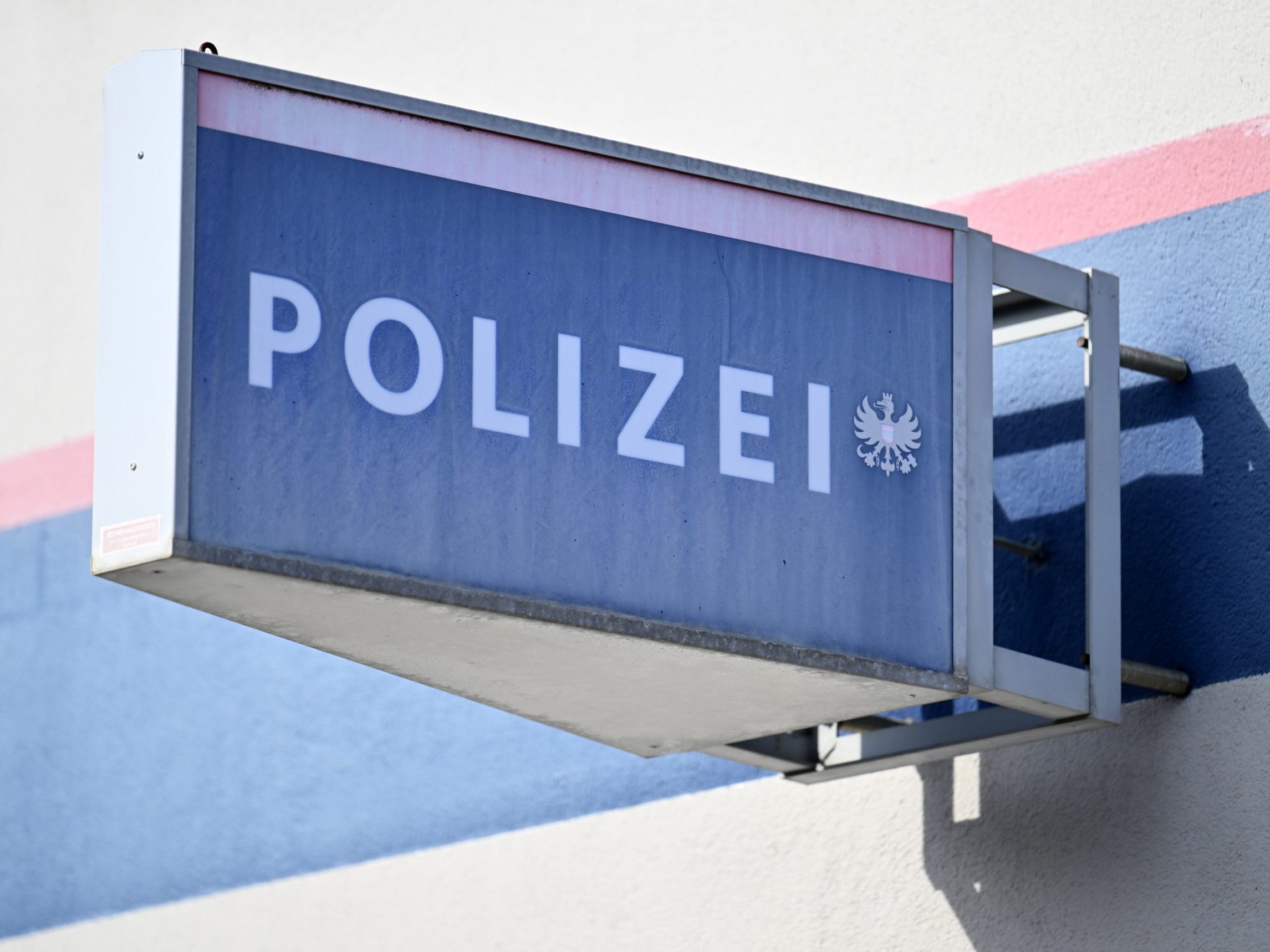 In der Polizeiinspektion wurde die Festnahmeanordnung vollzogen.