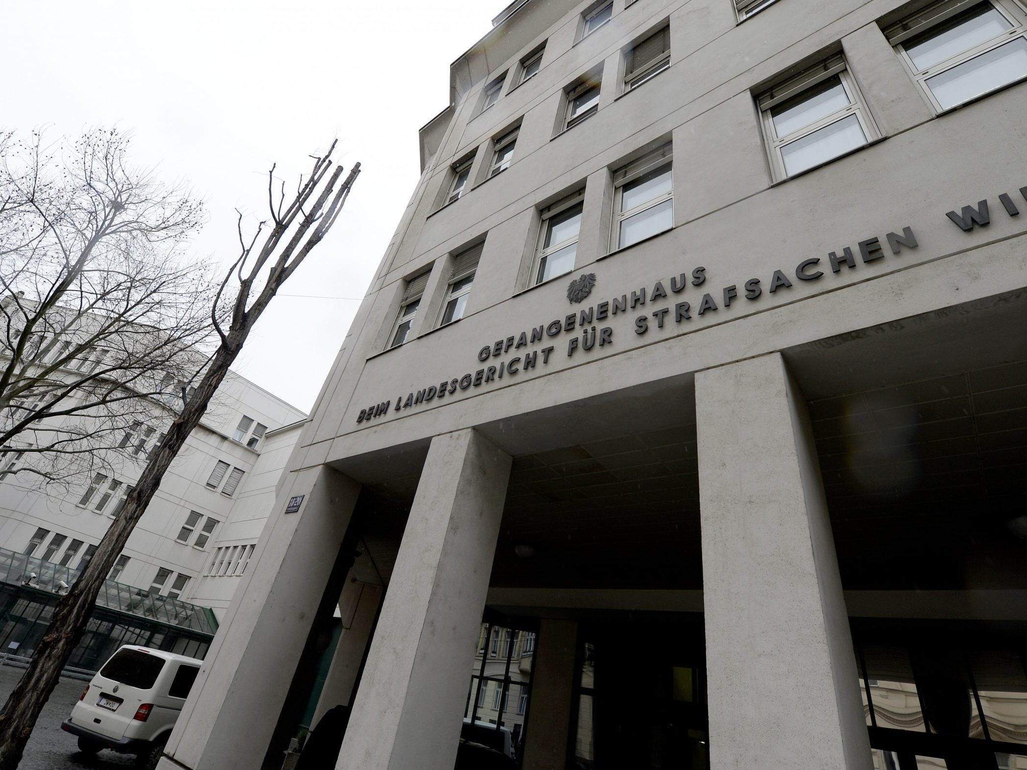 Nach nur zehn Minuten in Freiheit beging der 15-Jährige die nächste Straftat. Nach nur zehn Minuten in Freiheit beging der 15-Jährige die nächste Straftat.