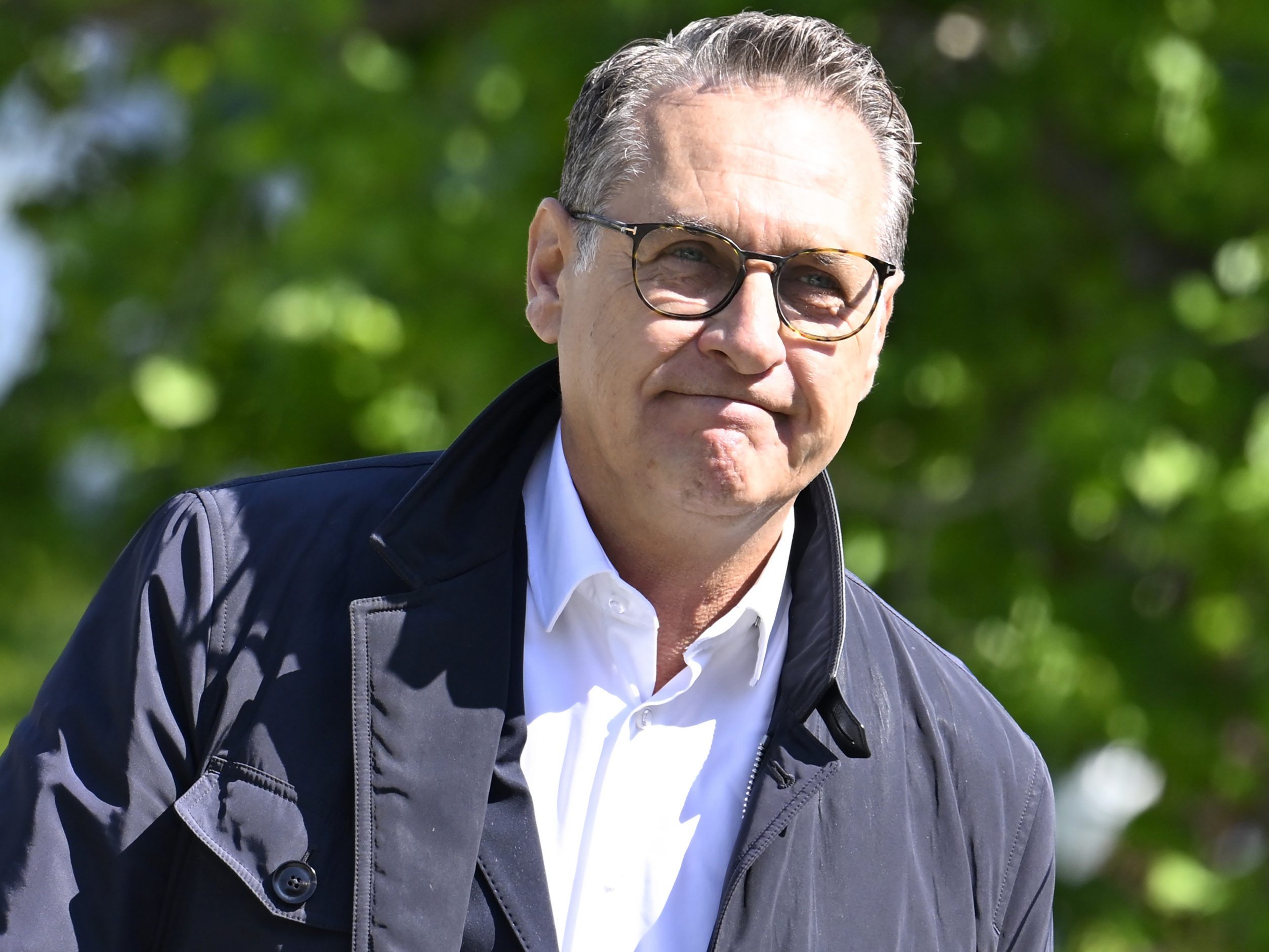 Strache wird Bezirksrat in Wien-Floridsdorf. Strache wird Bezirksrat in Wien-Floridsdorf.