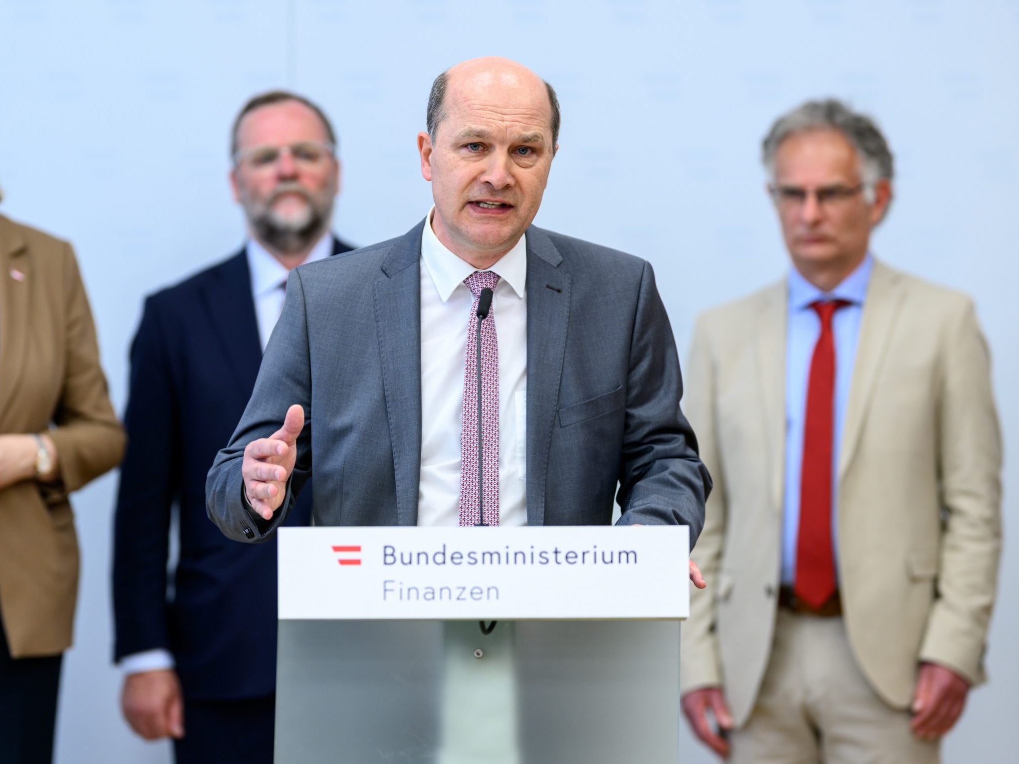 Gemeindebund-Präsident Johannes Pressl ist für eine höhere Grundsteuer und Ambulanzgebühr.