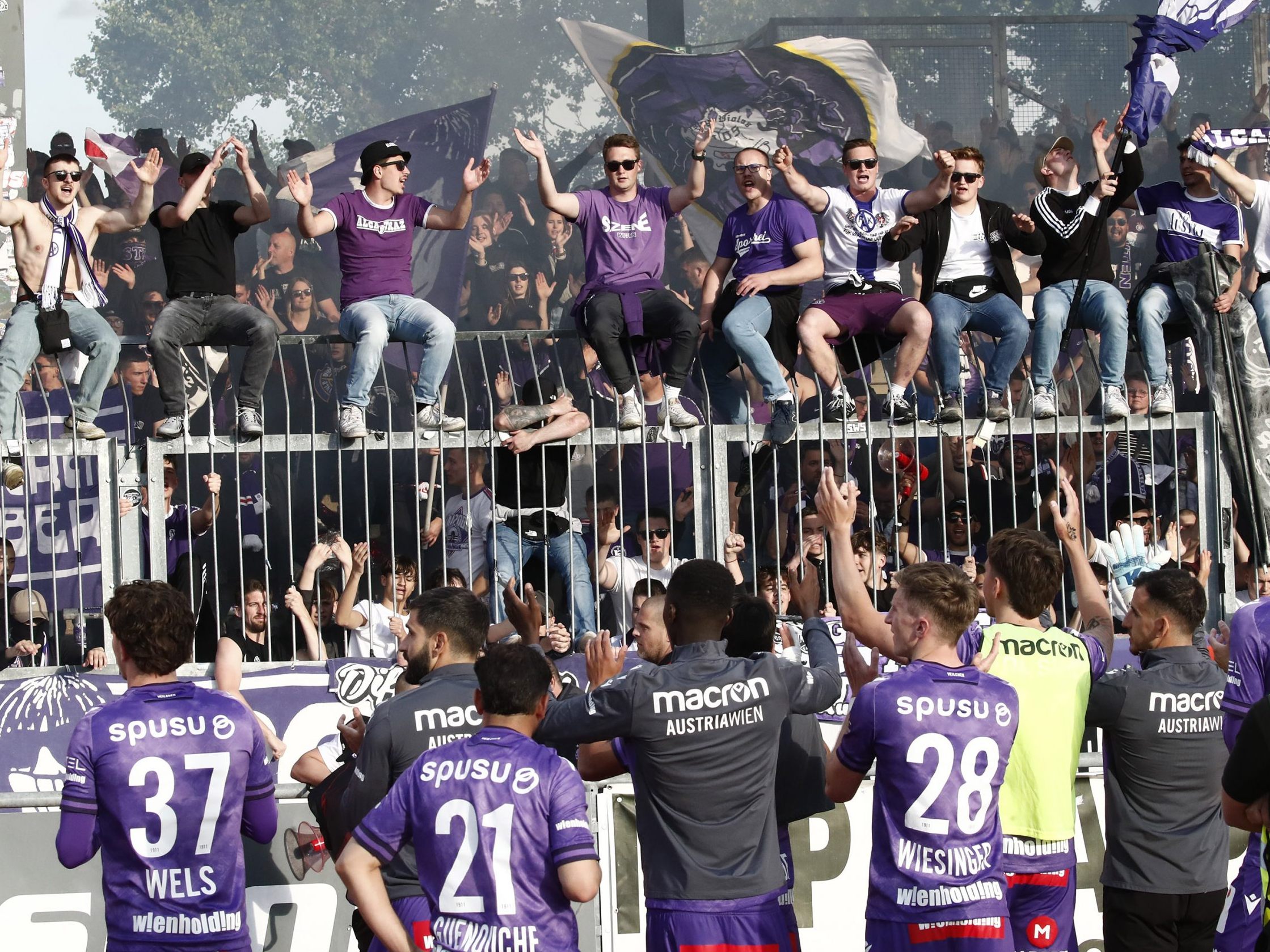 Die Wiener Austria kann weiter vom Meistertitel träumen.