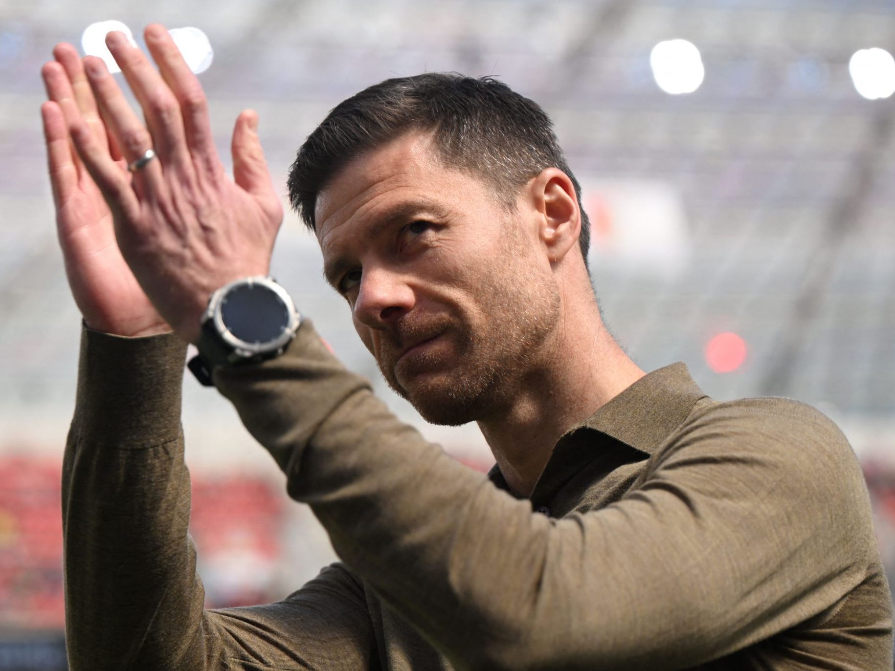 Xabi Alonso verlässt Leverkusen in Richtung Madrid. Xabi Alonso verlässt Leverkusen in Richtung Madrid.
